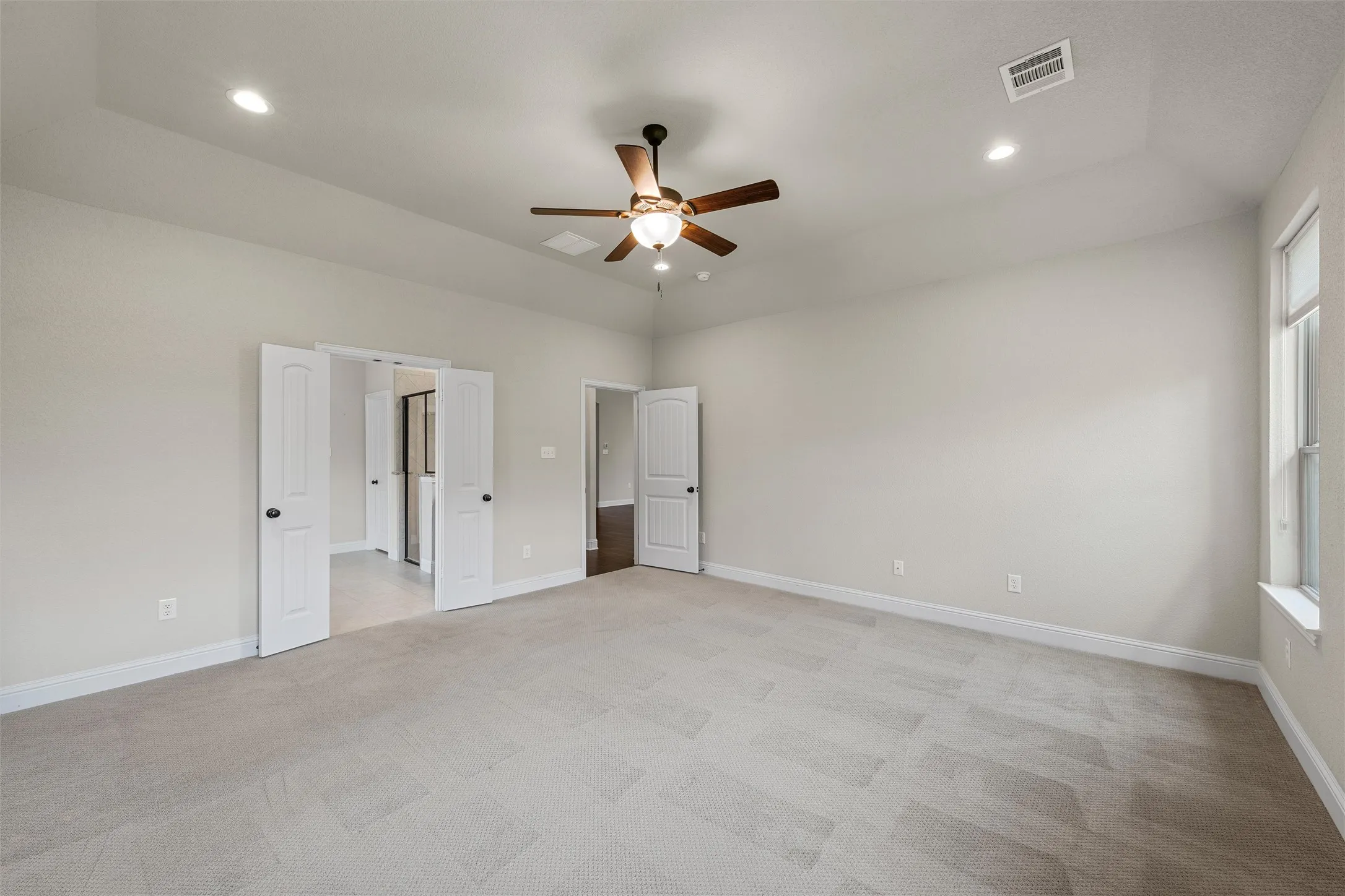 Single Family Residence For Sale in Mc Lennan County , 1093 Hesselridge Drive, Hewitt, Texas 76643, 4 Bedroom, 3 Bathroom, 2 Garage spaces, 2,676 Sqft, built in 2018, mls#21295141, Real Estate Agent in Hewitt, Homes For Sale in Mc Lennan county, Homes For Sale in Hewitt, Realtor in Hewitt Texas, Real Estate Brokerage Independent Realty Texas, Luminita Cordes Realtor
