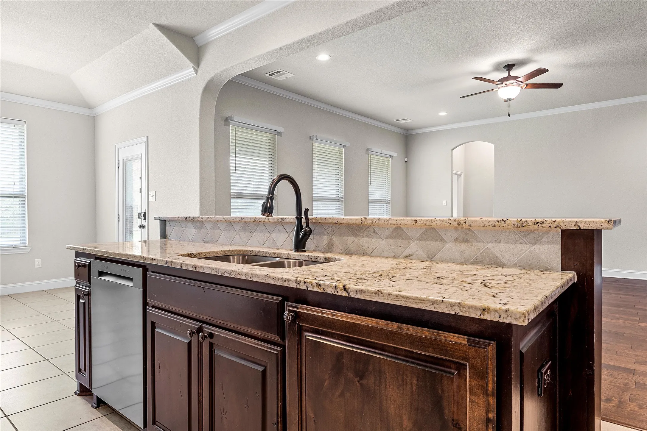 Single Family Residence For Sale in Mc Lennan County , 1093 Hesselridge Drive, Hewitt, Texas 76643, 4 Bedroom, 3 Bathroom, 2 Garage spaces, 2,676 Sqft, built in 2018, mls#21295141, Real Estate Agent in Hewitt, Homes For Sale in Mc Lennan county, Homes For Sale in Hewitt, Realtor in Hewitt Texas, Real Estate Brokerage Independent Realty Texas, Luminita Cordes Realtor