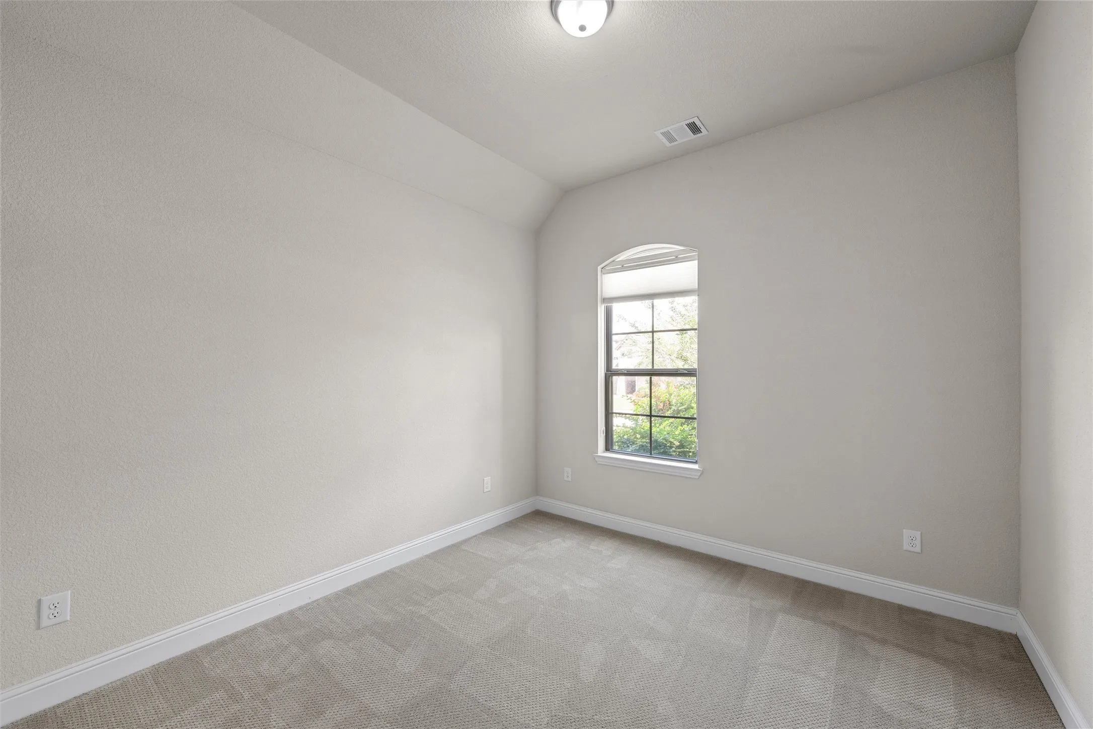 Single Family Residence For Sale in Mc Lennan County , 1093 Hesselridge Drive, Hewitt, Texas 76643, 4 Bedroom, 3 Bathroom, 2 Garage spaces, 2,676 Sqft, built in 2018, mls#21295141, Real Estate Agent in Hewitt, Homes For Sale in Mc Lennan county, Homes For Sale in Hewitt, Realtor in Hewitt Texas, Real Estate Brokerage Independent Realty Texas, Luminita Cordes Realtor