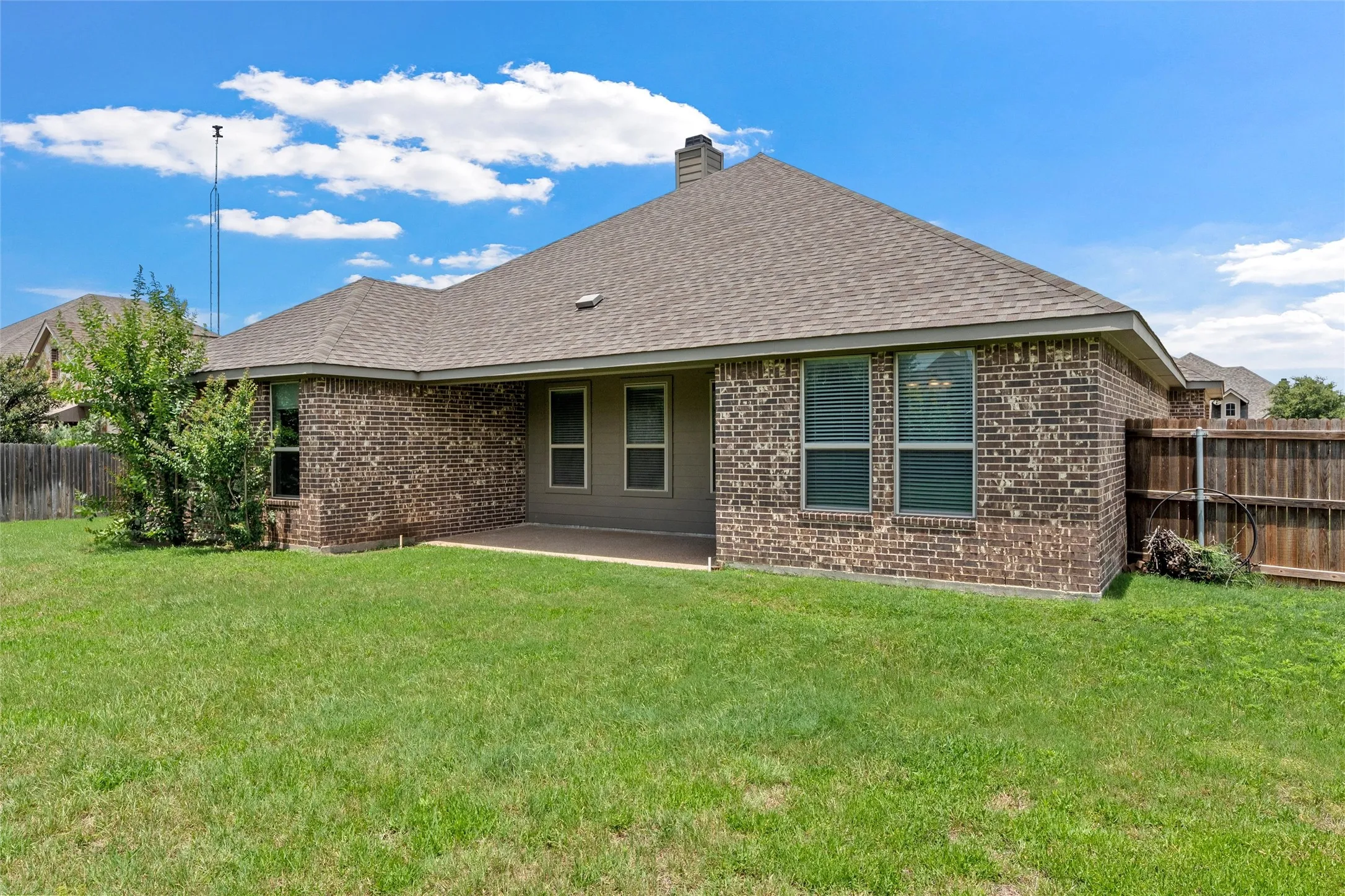 Single Family Residence For Sale in Mc Lennan County , 1093 Hesselridge Drive, Hewitt, Texas 76643, 4 Bedroom, 3 Bathroom, 2 Garage spaces, 2,676 Sqft, built in 2018, mls#21295141, Real Estate Agent in Hewitt, Homes For Sale in Mc Lennan county, Homes For Sale in Hewitt, Realtor in Hewitt Texas, Real Estate Brokerage Independent Realty Texas, Luminita Cordes Realtor