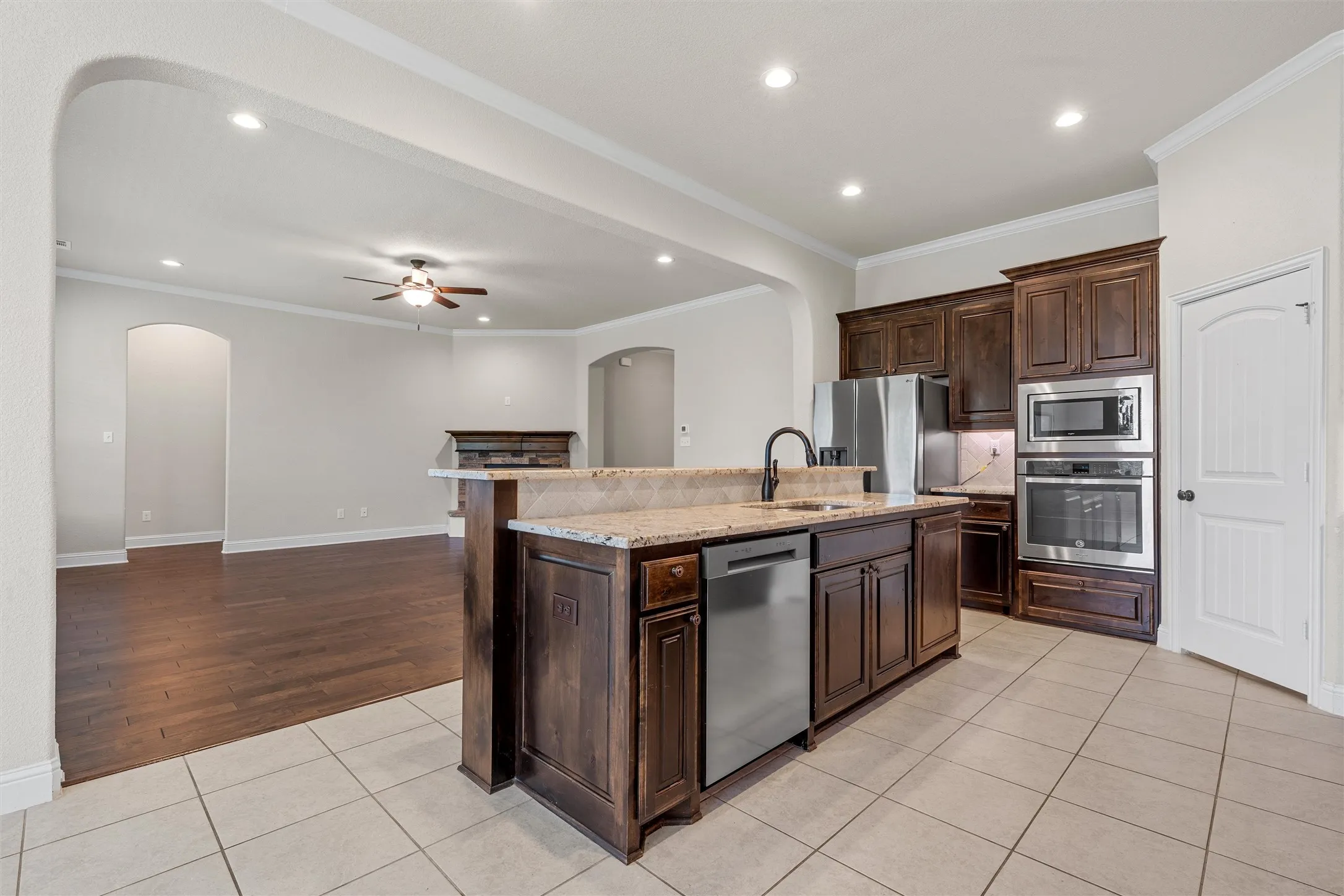 Single Family Residence For Sale in Mc Lennan County , 1093 Hesselridge Drive, Hewitt, Texas 76643, 4 Bedroom, 3 Bathroom, 2 Garage spaces, 2,676 Sqft, built in 2018, mls#21295141, Real Estate Agent in Hewitt, Homes For Sale in Mc Lennan county, Homes For Sale in Hewitt, Realtor in Hewitt Texas, Real Estate Brokerage Independent Realty Texas, Luminita Cordes Realtor