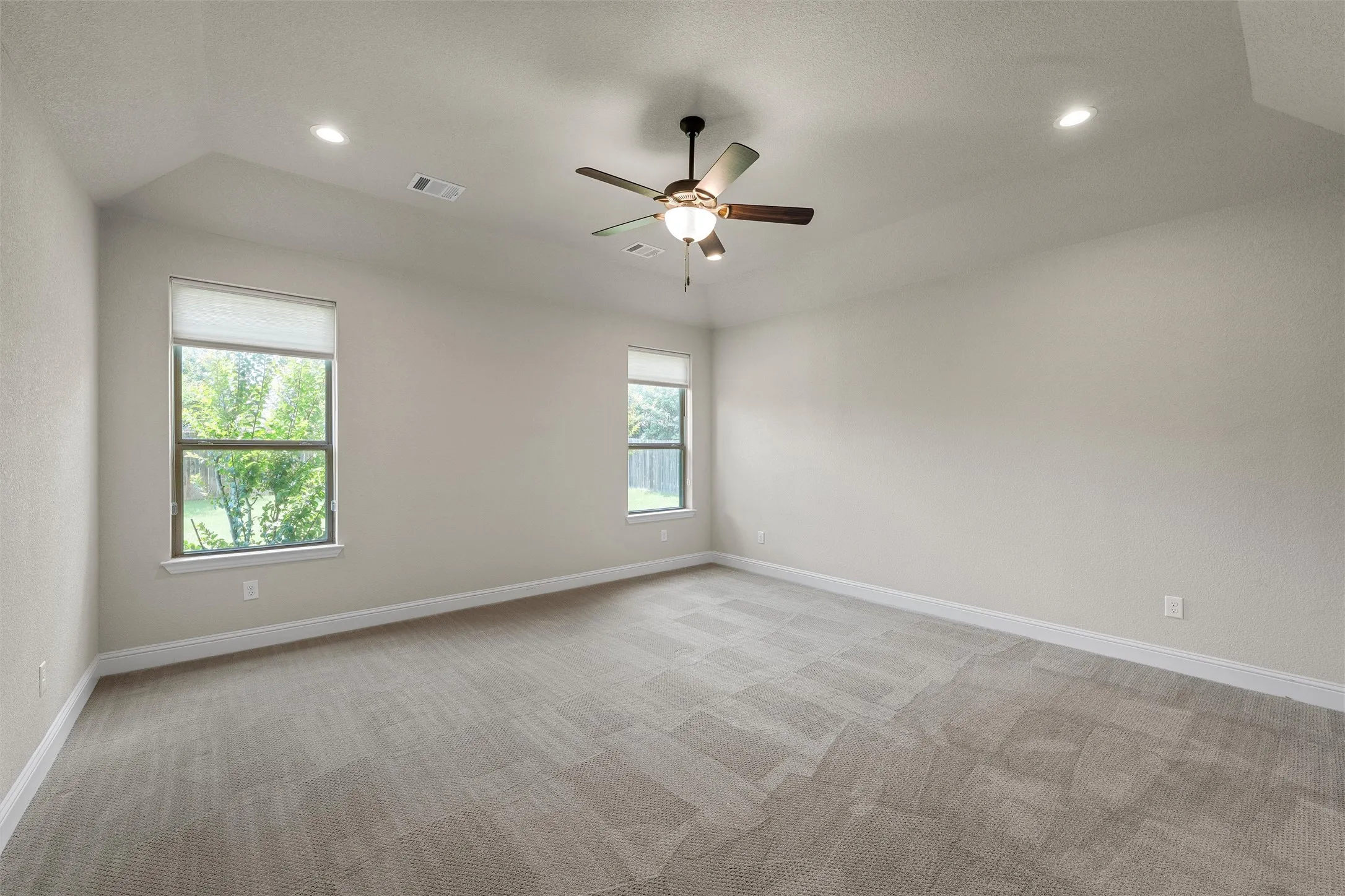 Single Family Residence For Sale in Mc Lennan County , 1093 Hesselridge Drive, Hewitt, Texas 76643, 4 Bedroom, 3 Bathroom, 2 Garage spaces, 2,676 Sqft, built in 2018, mls#21295141, Real Estate Agent in Hewitt, Homes For Sale in Mc Lennan county, Homes For Sale in Hewitt, Realtor in Hewitt Texas, Real Estate Brokerage Independent Realty Texas, Luminita Cordes Realtor