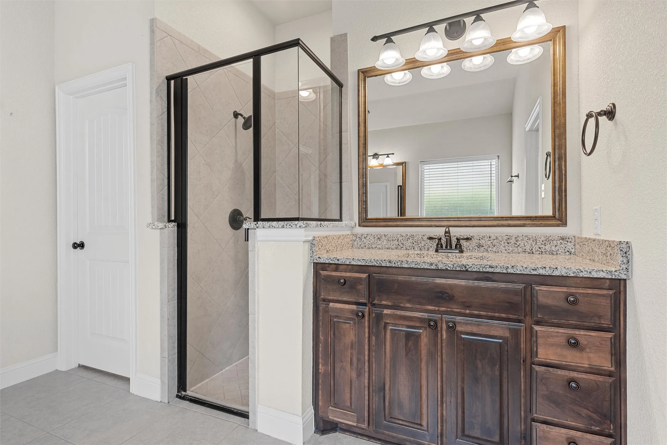 Single Family Residence For Sale in Mc Lennan County , 1093 Hesselridge Drive, Hewitt, Texas 76643, 4 Bedroom, 3 Bathroom, 2 Garage spaces, 2,676 Sqft, built in 2018, mls#21295141, Real Estate Agent in Hewitt, Homes For Sale in Mc Lennan county, Homes For Sale in Hewitt, Realtor in Hewitt Texas, Real Estate Brokerage Independent Realty Texas, Luminita Cordes Realtor