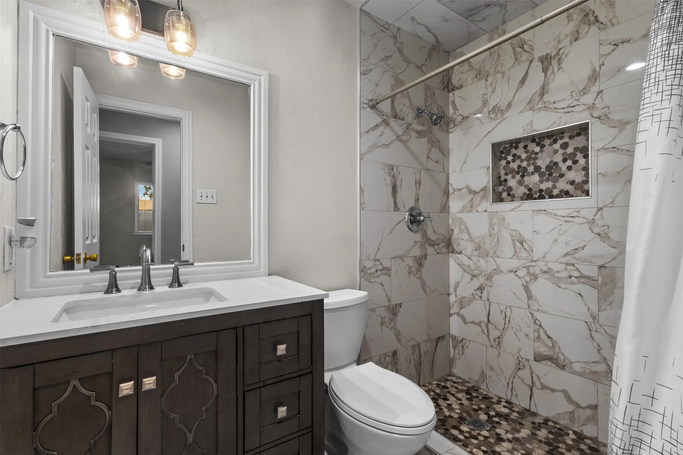 Single Family Residence For Sale in Dallas County , 1065 Sunset Circle, Garland, Texas 75040, 4 Bedroom, 4 Bathroom, 1 Garage spaces, 1,285 Sqft, built in 1972, mls#21293313, Real Estate Agent in Garland, Homes For Sale in Dallas county, Homes For Sale in Garland, Realtor in Garland Texas, Real Estate Brokerage Independent Realty Texas, Luminita Cordes Realtor