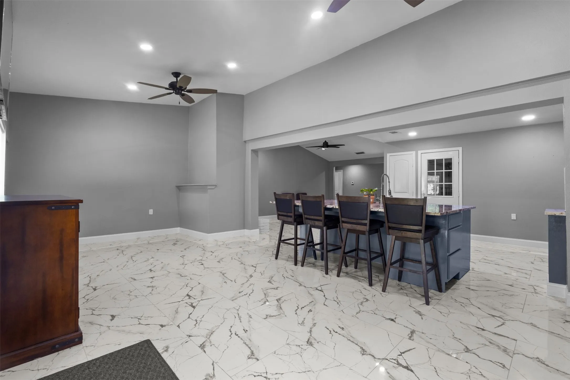 Single Family Residence For Sale in Dallas County , 1065 Sunset Circle, Garland, Texas 75040, 4 Bedroom, 4 Bathroom, 1 Garage spaces, 1,285 Sqft, built in 1972, mls#21293313, Real Estate Agent in Garland, Homes For Sale in Dallas county, Homes For Sale in Garland, Realtor in Garland Texas, Real Estate Brokerage Independent Realty Texas, Luminita Cordes Realtor
