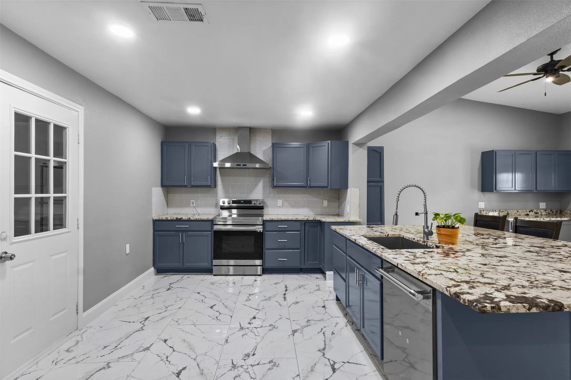 Single Family Residence For Sale in Dallas County , 1065 Sunset Circle, Garland, Texas 75040, 4 Bedroom, 4 Bathroom, 1 Garage spaces, 1,285 Sqft, built in 1972, mls#21293313, Real Estate Agent in Garland, Homes For Sale in Dallas county, Homes For Sale in Garland, Realtor in Garland Texas, Real Estate Brokerage Independent Realty Texas, Luminita Cordes Realtor