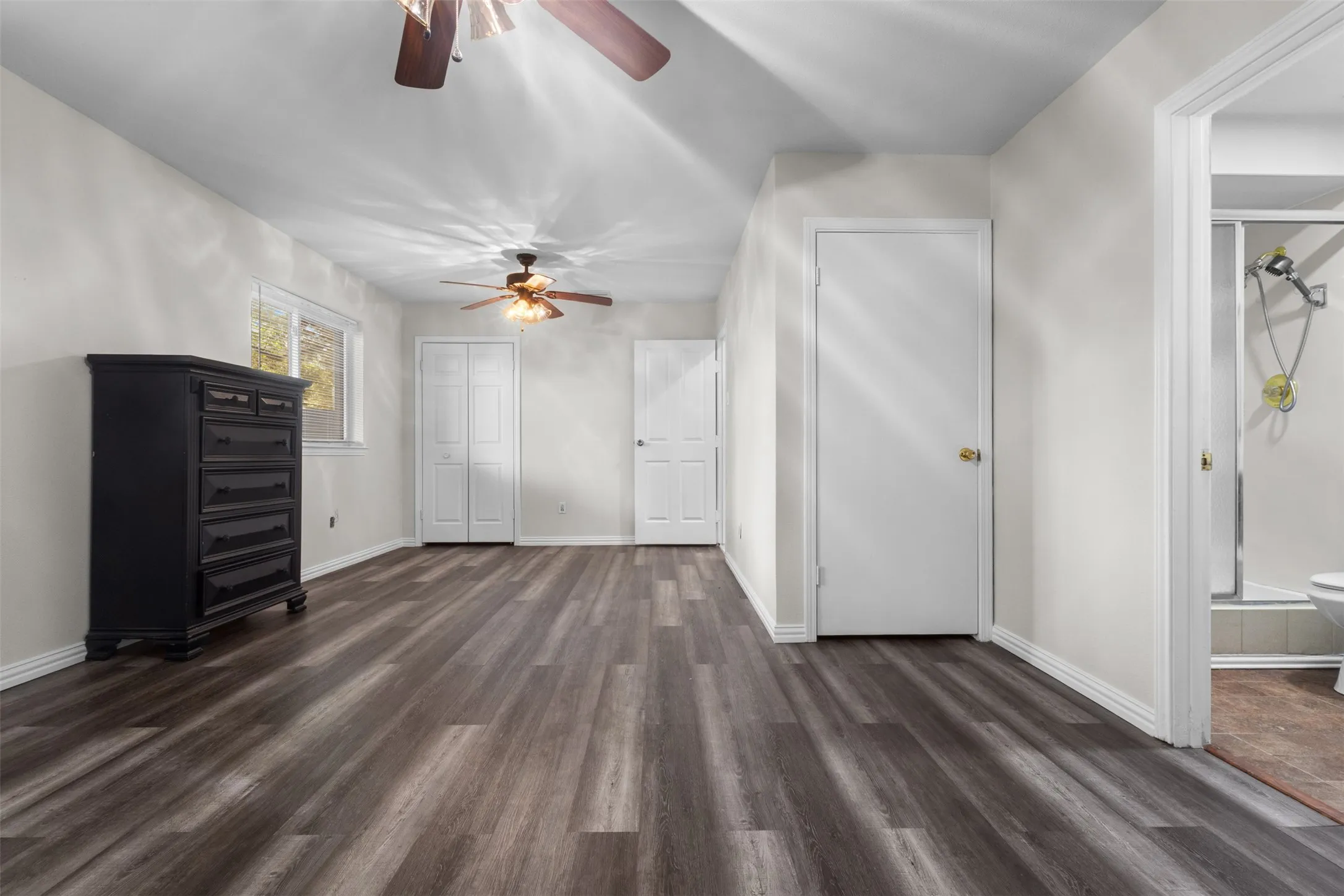 Single Family Residence For Sale in Dallas County , 1065 Sunset Circle, Garland, Texas 75040, 4 Bedroom, 4 Bathroom, 1 Garage spaces, 1,285 Sqft, built in 1972, mls#21293313, Real Estate Agent in Garland, Homes For Sale in Dallas county, Homes For Sale in Garland, Realtor in Garland Texas, Real Estate Brokerage Independent Realty Texas, Luminita Cordes Realtor