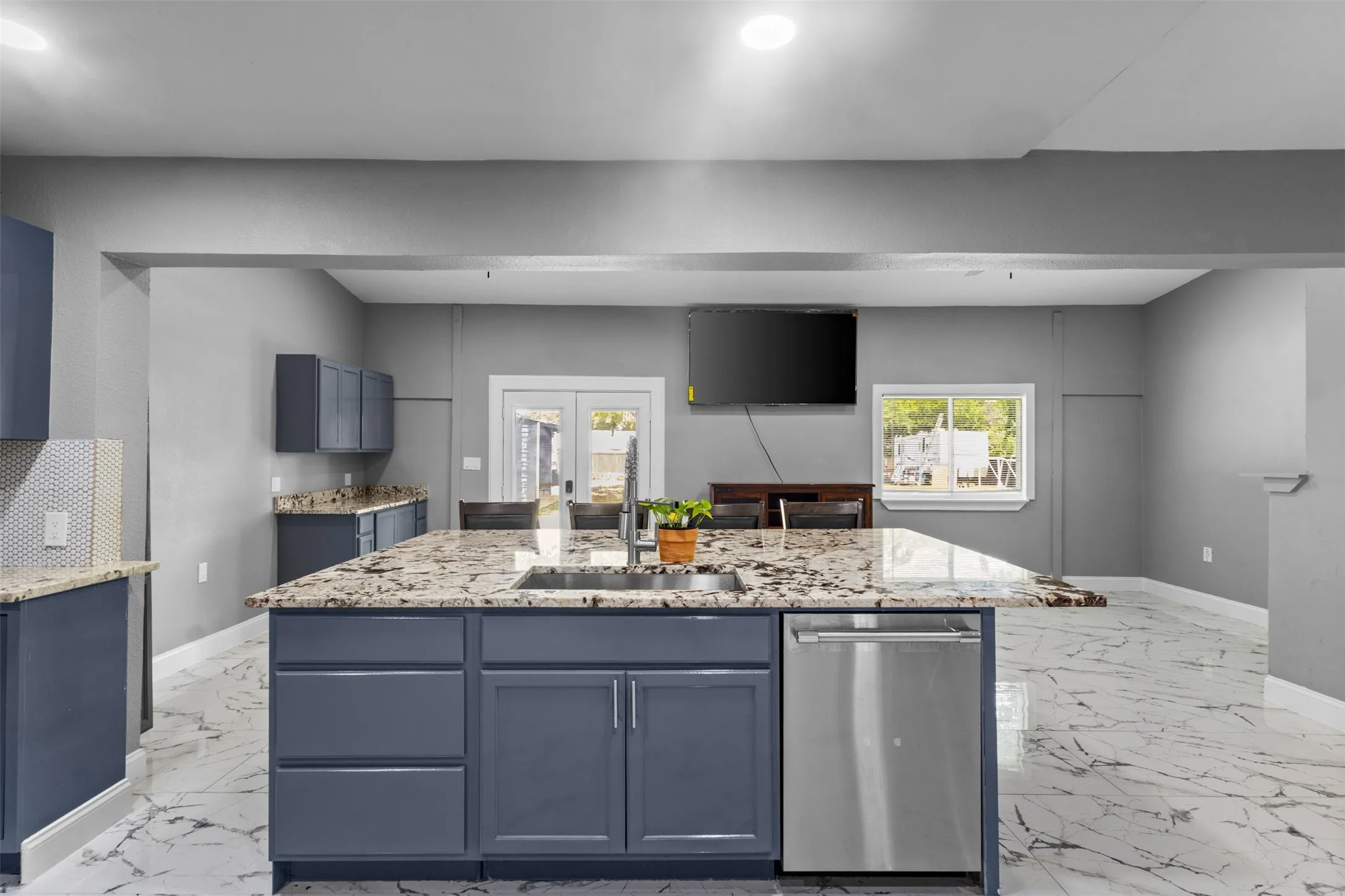 Single Family Residence For Sale in Dallas County , 1065 Sunset Circle, Garland, Texas 75040, 4 Bedroom, 4 Bathroom, 1 Garage spaces, 1,285 Sqft, built in 1972, mls#21293313, Real Estate Agent in Garland, Homes For Sale in Dallas county, Homes For Sale in Garland, Realtor in Garland Texas, Real Estate Brokerage Independent Realty Texas, Luminita Cordes Realtor