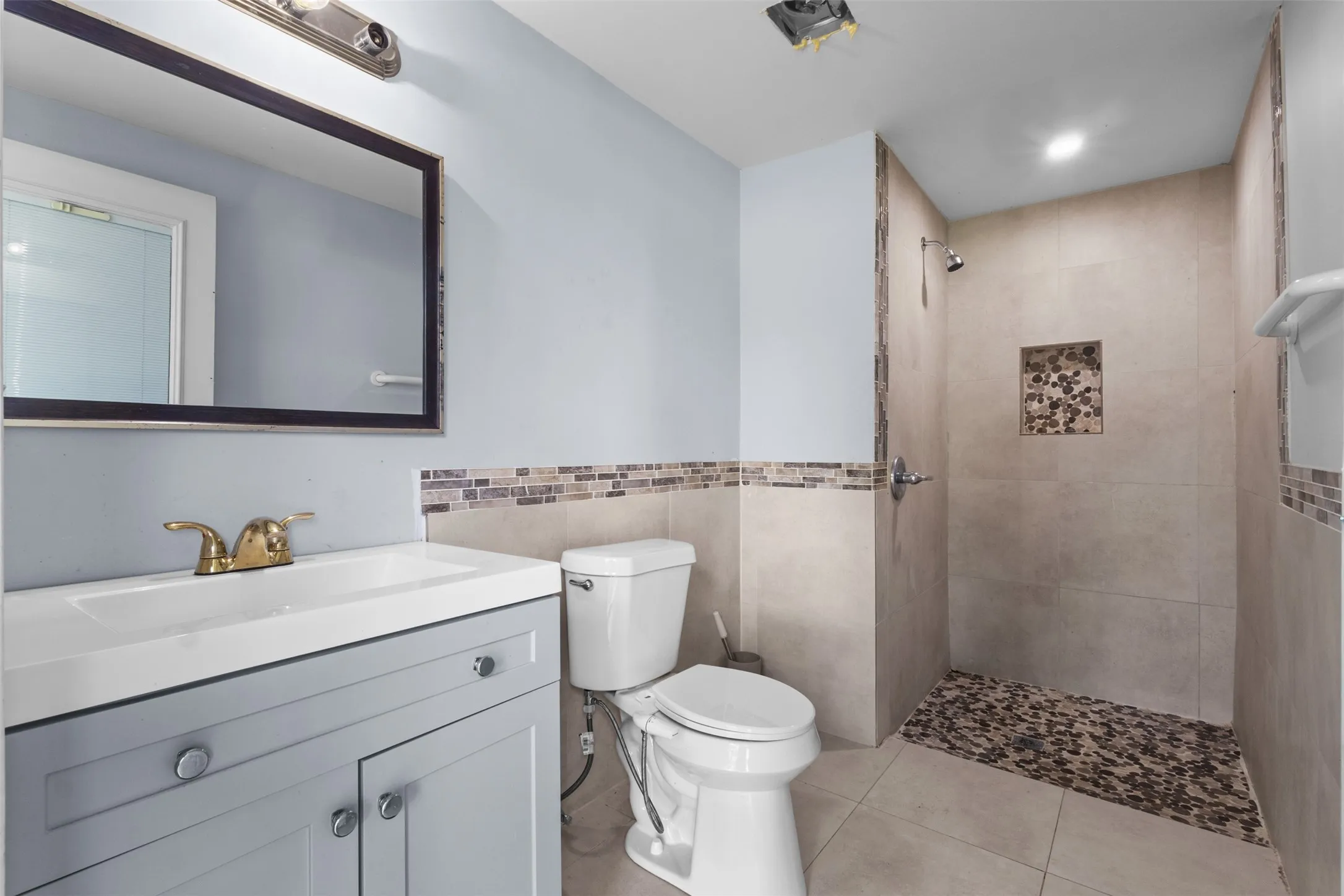 Single Family Residence For Sale in Dallas County , 1065 Sunset Circle, Garland, Texas 75040, 4 Bedroom, 4 Bathroom, 1 Garage spaces, 1,285 Sqft, built in 1972, mls#21293313, Real Estate Agent in Garland, Homes For Sale in Dallas county, Homes For Sale in Garland, Realtor in Garland Texas, Real Estate Brokerage Independent Realty Texas, Luminita Cordes Realtor