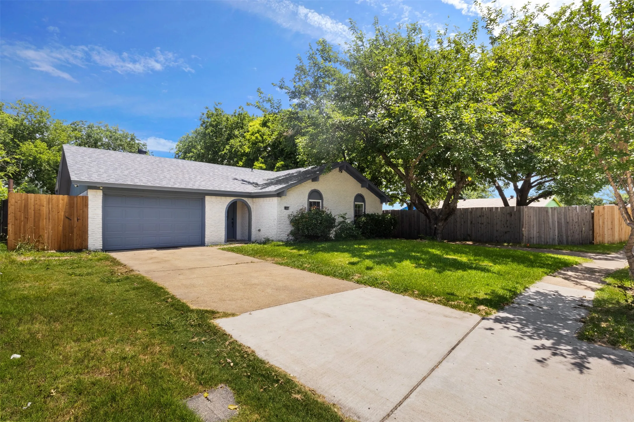 Single Family Residence For Sale in Dallas County , 1065 Sunset Circle, Garland, Texas 75040, 4 Bedroom, 4 Bathroom, 1 Garage spaces, 1,285 Sqft, built in 1972, mls#21293313, Real Estate Agent in Garland, Homes For Sale in Dallas county, Homes For Sale in Garland, Realtor in Garland Texas, Real Estate Brokerage Independent Realty Texas, Luminita Cordes Realtor