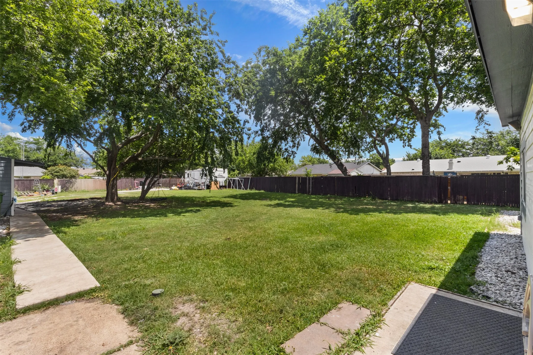 Single Family Residence For Sale in Dallas County , 1065 Sunset Circle, Garland, Texas 75040, 4 Bedroom, 4 Bathroom, 1 Garage spaces, 1,285 Sqft, built in 1972, mls#21293313, Real Estate Agent in Garland, Homes For Sale in Dallas county, Homes For Sale in Garland, Realtor in Garland Texas, Real Estate Brokerage Independent Realty Texas, Luminita Cordes Realtor