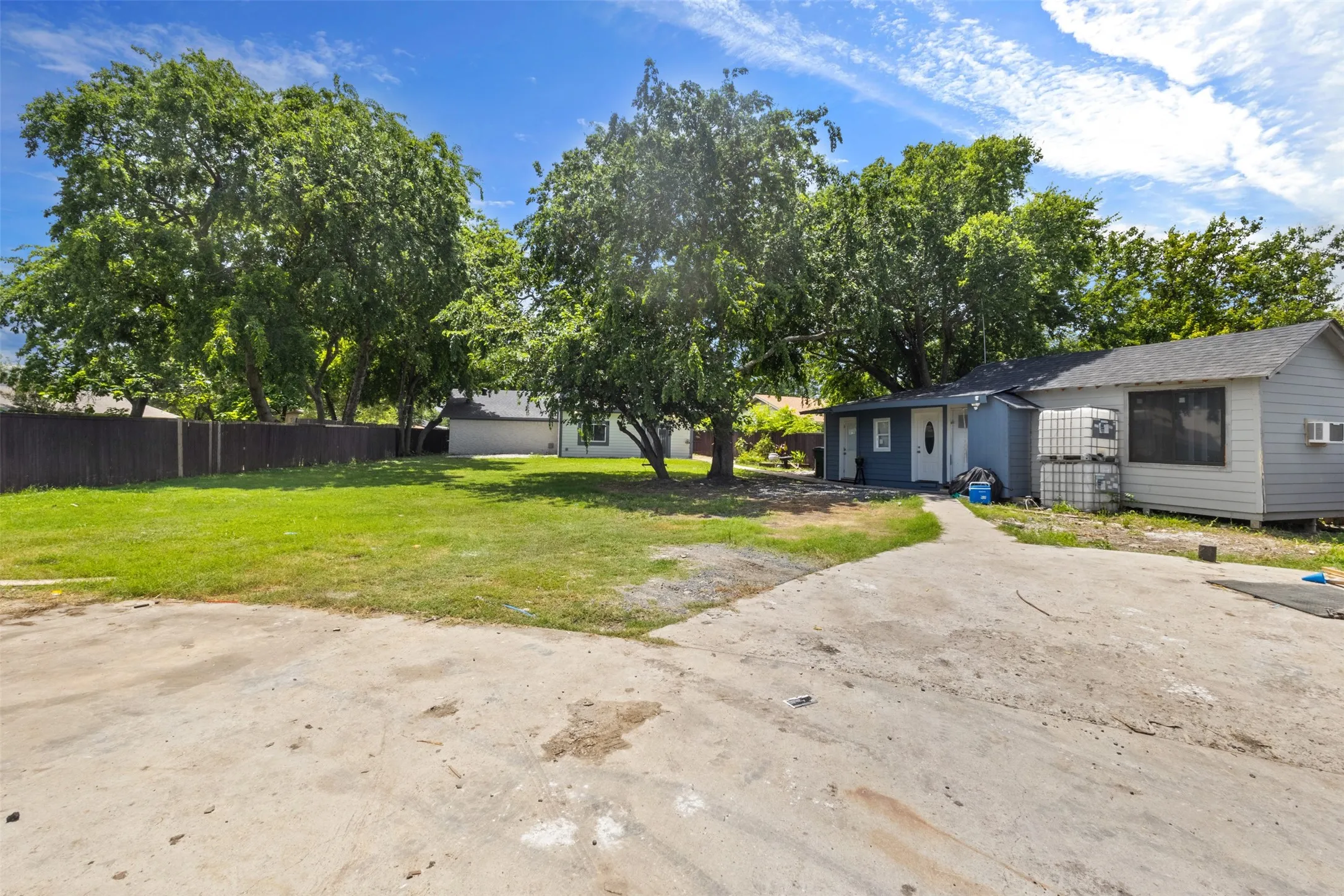 Single Family Residence For Sale in Dallas County , 1065 Sunset Circle, Garland, Texas 75040, 4 Bedroom, 4 Bathroom, 1 Garage spaces, 1,285 Sqft, built in 1972, mls#21293313, Real Estate Agent in Garland, Homes For Sale in Dallas county, Homes For Sale in Garland, Realtor in Garland Texas, Real Estate Brokerage Independent Realty Texas, Luminita Cordes Realtor