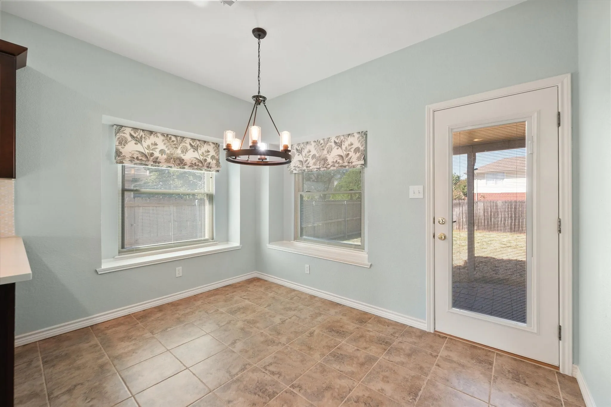 Single Family Residence For Sale in Tarrant County , 6222 St Leonard Drive, Arlington, Texas 76001, 4 Bedroom, 3 Bathroom, 2 Garage spaces, 2,513 Sqft, built in 1997, mls#21296563, Real Estate Agent in Arlington, Homes For Sale in Tarrant county, Homes For Sale in Arlington, Realtor in Arlington Texas, Real Estate Brokerage Independent Realty Texas, Luminita Cordes Realtor