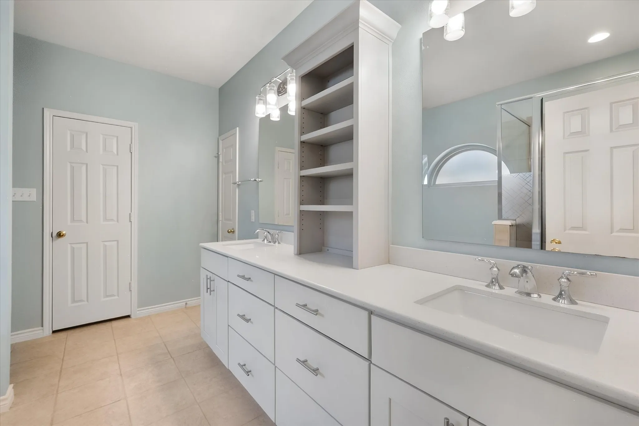 Single Family Residence For Sale in Tarrant County , 6222 St Leonard Drive, Arlington, Texas 76001, 4 Bedroom, 3 Bathroom, 2 Garage spaces, 2,513 Sqft, built in 1997, mls#21296563, Real Estate Agent in Arlington, Homes For Sale in Tarrant county, Homes For Sale in Arlington, Realtor in Arlington Texas, Real Estate Brokerage Independent Realty Texas, Luminita Cordes Realtor