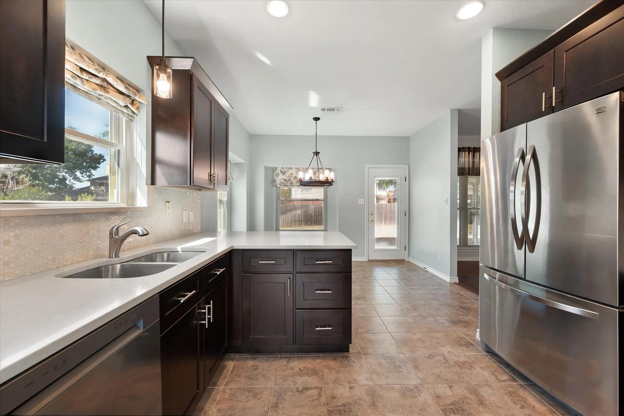 Single Family Residence For Sale in Tarrant County , 6222 St Leonard Drive, Arlington, Texas 76001, 4 Bedroom, 3 Bathroom, 2 Garage spaces, 2,513 Sqft, built in 1997, mls#21296563, Real Estate Agent in Arlington, Homes For Sale in Tarrant county, Homes For Sale in Arlington, Realtor in Arlington Texas, Real Estate Brokerage Independent Realty Texas, Luminita Cordes Realtor