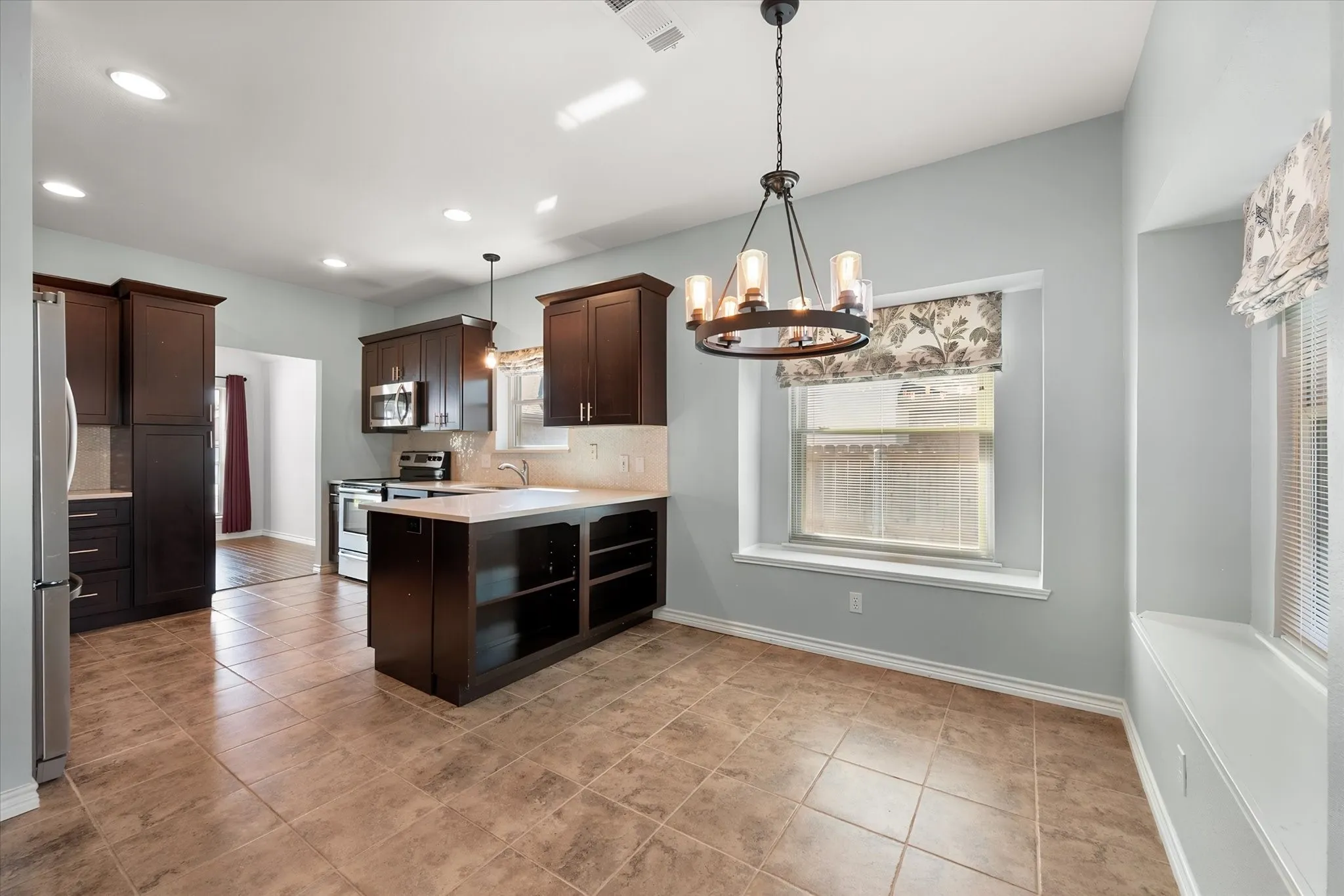Single Family Residence For Sale in Tarrant County , 6222 St Leonard Drive, Arlington, Texas 76001, 4 Bedroom, 3 Bathroom, 2 Garage spaces, 2,513 Sqft, built in 1997, mls#21296563, Real Estate Agent in Arlington, Homes For Sale in Tarrant county, Homes For Sale in Arlington, Realtor in Arlington Texas, Real Estate Brokerage Independent Realty Texas, Luminita Cordes Realtor