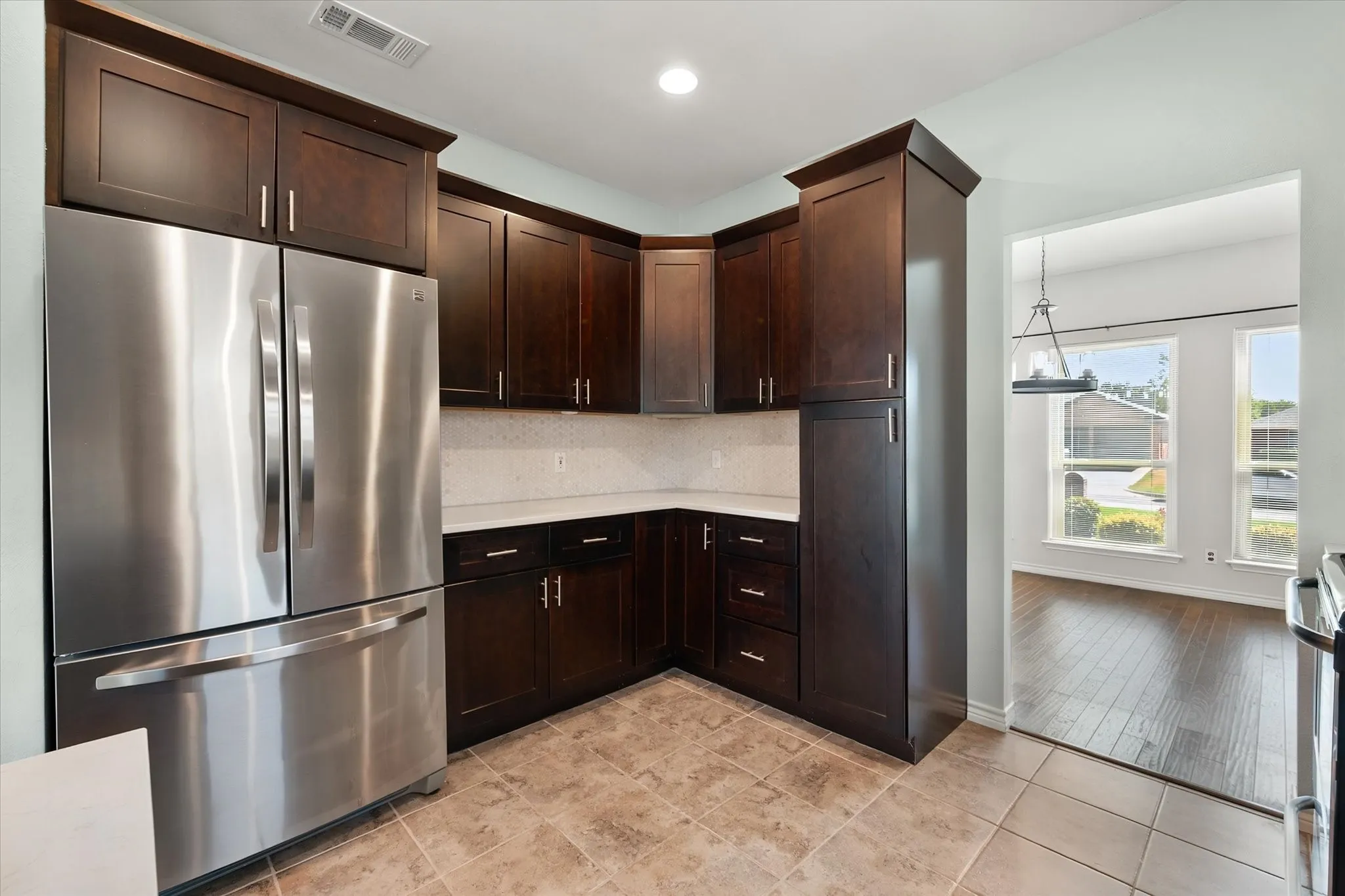 Single Family Residence For Sale in Tarrant County , 6222 St Leonard Drive, Arlington, Texas 76001, 4 Bedroom, 3 Bathroom, 2 Garage spaces, 2,513 Sqft, built in 1997, mls#21296563, Real Estate Agent in Arlington, Homes For Sale in Tarrant county, Homes For Sale in Arlington, Realtor in Arlington Texas, Real Estate Brokerage Independent Realty Texas, Luminita Cordes Realtor