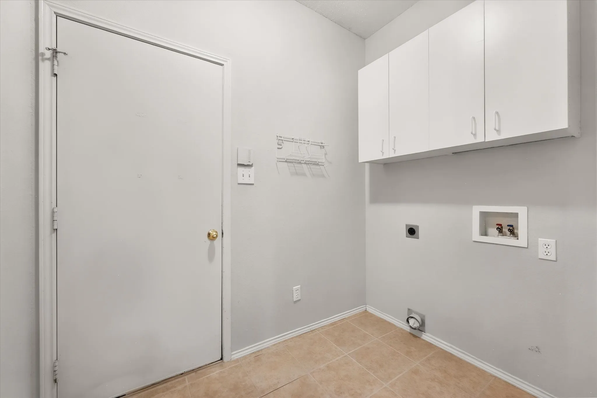 Single Family Residence For Sale in Tarrant County , 6222 St Leonard Drive, Arlington, Texas 76001, 4 Bedroom, 3 Bathroom, 2 Garage spaces, 2,513 Sqft, built in 1997, mls#21296563, Real Estate Agent in Arlington, Homes For Sale in Tarrant county, Homes For Sale in Arlington, Realtor in Arlington Texas, Real Estate Brokerage Independent Realty Texas, Luminita Cordes Realtor