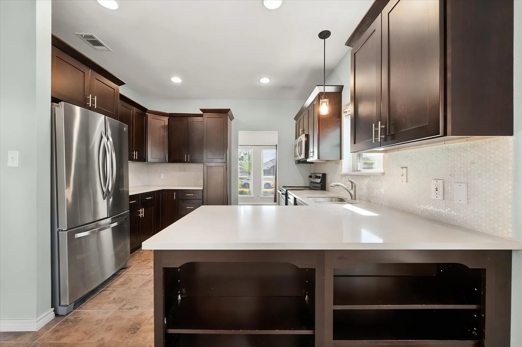 Single Family Residence For Sale in Tarrant County , 6222 St Leonard Drive, Arlington, Texas 76001, 4 Bedroom, 3 Bathroom, 2 Garage spaces, 2,513 Sqft, built in 1997, mls#21296563, Real Estate Agent in Arlington, Homes For Sale in Tarrant county, Homes For Sale in Arlington, Realtor in Arlington Texas, Real Estate Brokerage Independent Realty Texas, Luminita Cordes Realtor