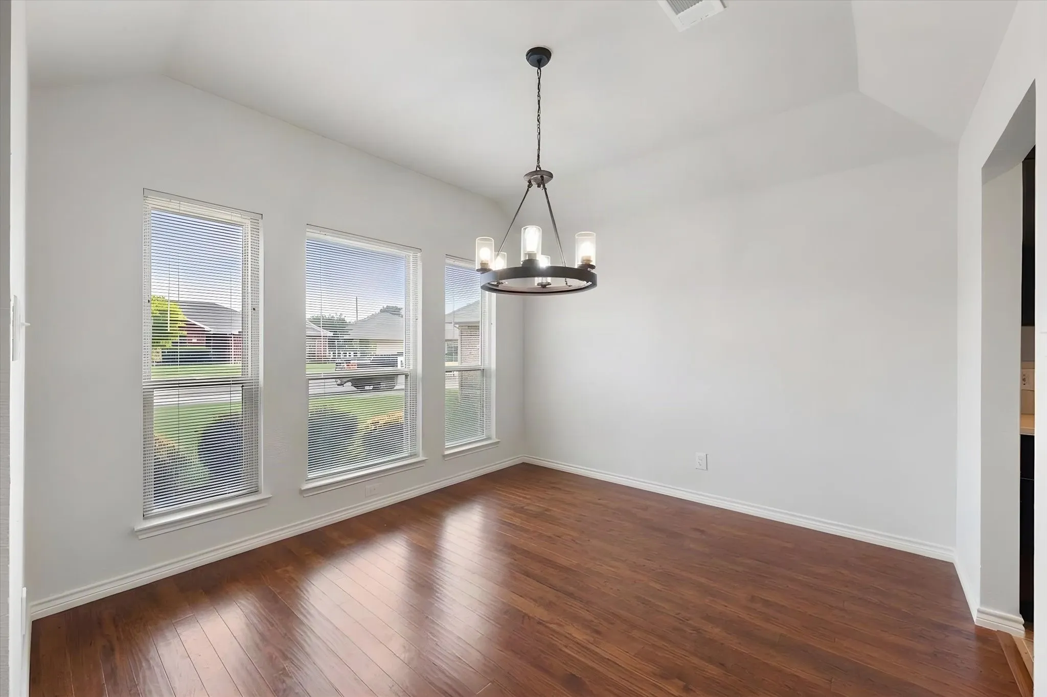 Single Family Residence For Sale in Tarrant County , 6222 St Leonard Drive, Arlington, Texas 76001, 4 Bedroom, 3 Bathroom, 2 Garage spaces, 2,513 Sqft, built in 1997, mls#21296563, Real Estate Agent in Arlington, Homes For Sale in Tarrant county, Homes For Sale in Arlington, Realtor in Arlington Texas, Real Estate Brokerage Independent Realty Texas, Luminita Cordes Realtor