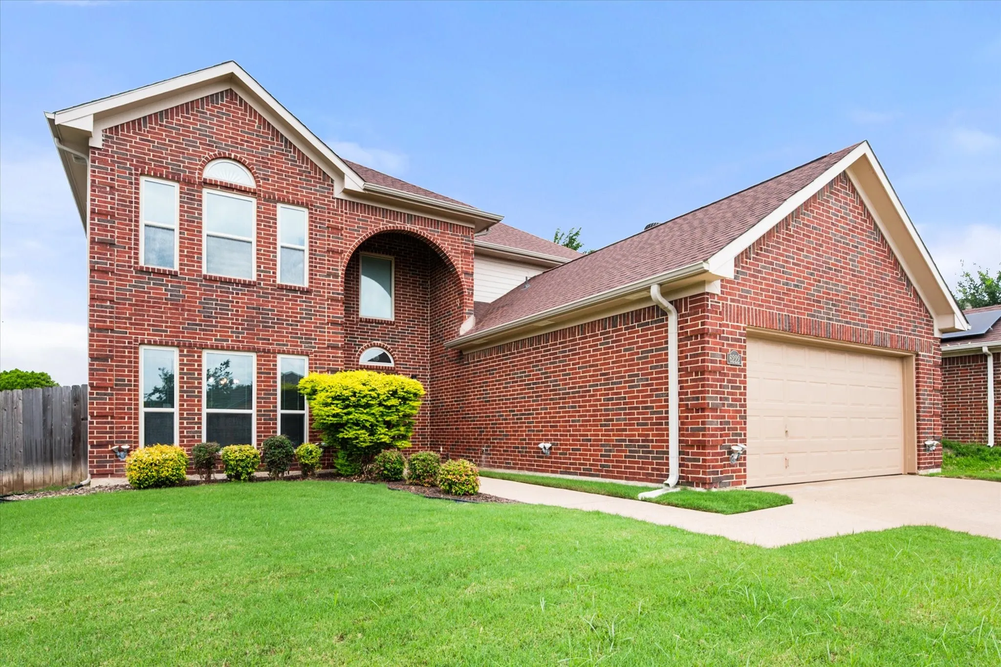 Single Family Residence For Sale in Tarrant County , 6222 St Leonard Drive, Arlington, Texas 76001, 4 Bedroom, 3 Bathroom, 2 Garage spaces, 2,513 Sqft, built in 1997, mls#21296563, Real Estate Agent in Arlington, Homes For Sale in Tarrant county, Homes For Sale in Arlington, Realtor in Arlington Texas, Real Estate Brokerage Independent Realty Texas, Luminita Cordes Realtor
