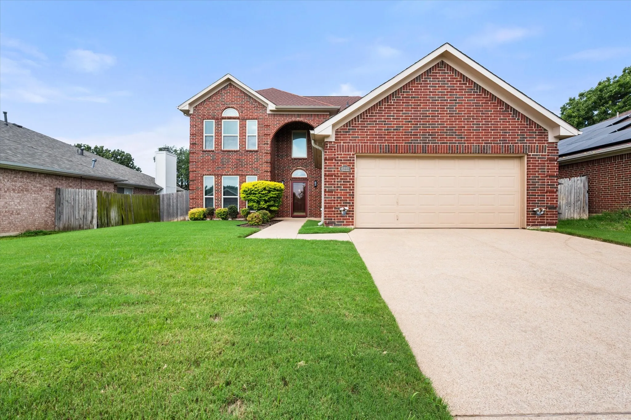 Single Family Residence For Sale in Tarrant County , 6222 St Leonard Drive, Arlington, Texas 76001, 4 Bedroom, 3 Bathroom, 2 Garage spaces, 2,513 Sqft, built in 1997, mls#21296563, Real Estate Agent in Arlington, Homes For Sale in Tarrant county, Homes For Sale in Arlington, Realtor in Arlington Texas, Real Estate Brokerage Independent Realty Texas, Luminita Cordes Realtor