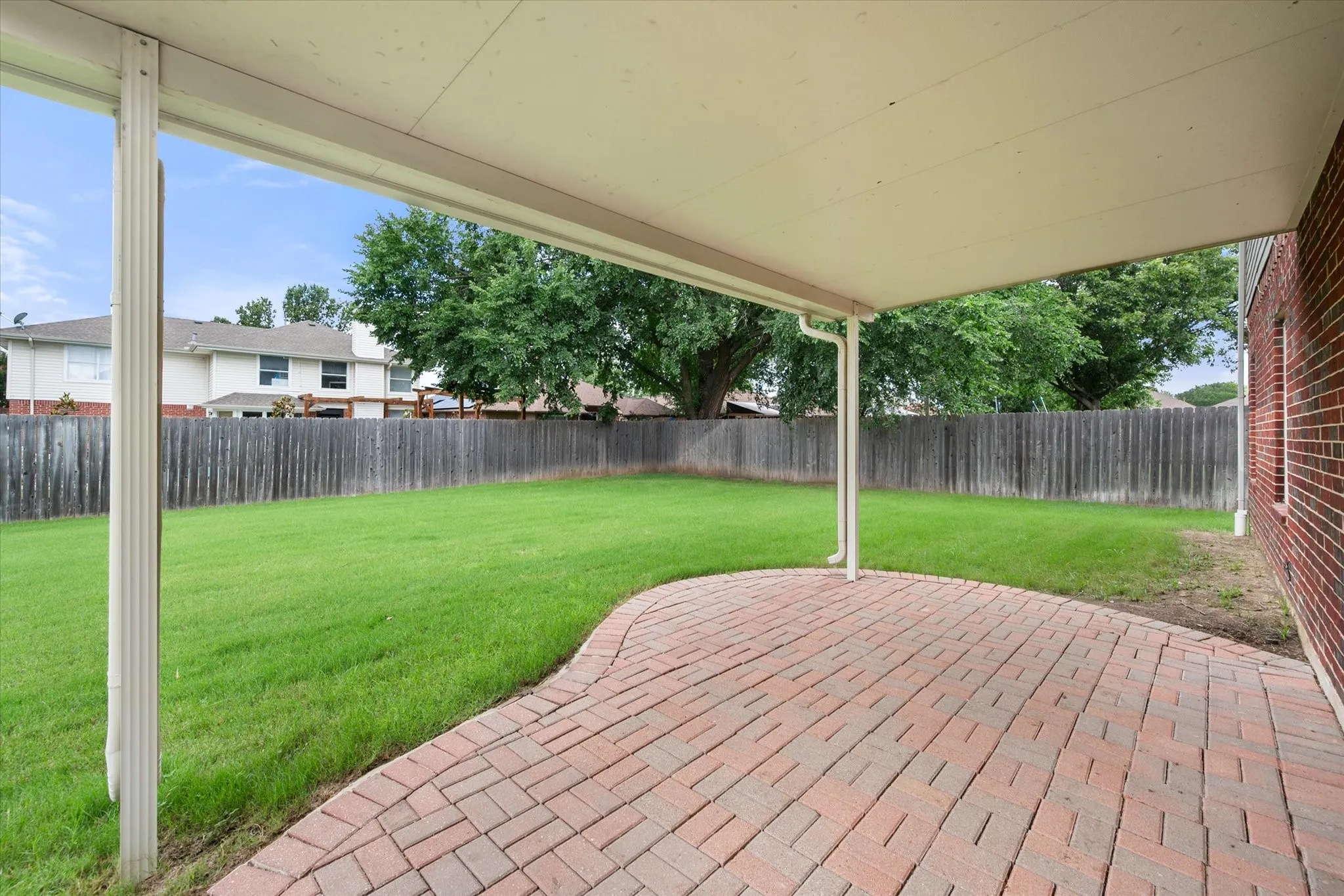 Single Family Residence For Sale in Tarrant County , 6222 St Leonard Drive, Arlington, Texas 76001, 4 Bedroom, 3 Bathroom, 2 Garage spaces, 2,513 Sqft, built in 1997, mls#21296563, Real Estate Agent in Arlington, Homes For Sale in Tarrant county, Homes For Sale in Arlington, Realtor in Arlington Texas, Real Estate Brokerage Independent Realty Texas, Luminita Cordes Realtor
