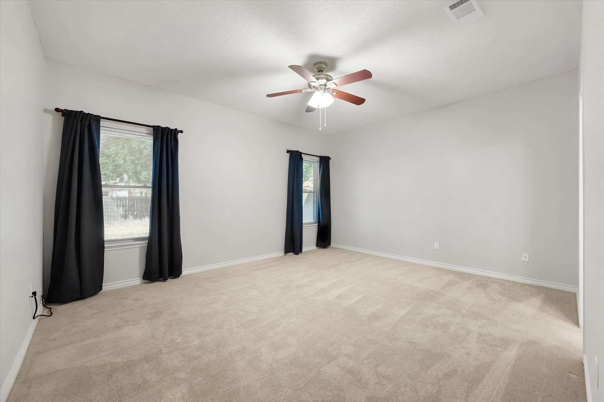 Single Family Residence For Sale in Tarrant County , 6222 St Leonard Drive, Arlington, Texas 76001, 4 Bedroom, 3 Bathroom, 2 Garage spaces, 2,513 Sqft, built in 1997, mls#21296563, Real Estate Agent in Arlington, Homes For Sale in Tarrant county, Homes For Sale in Arlington, Realtor in Arlington Texas, Real Estate Brokerage Independent Realty Texas, Luminita Cordes Realtor
