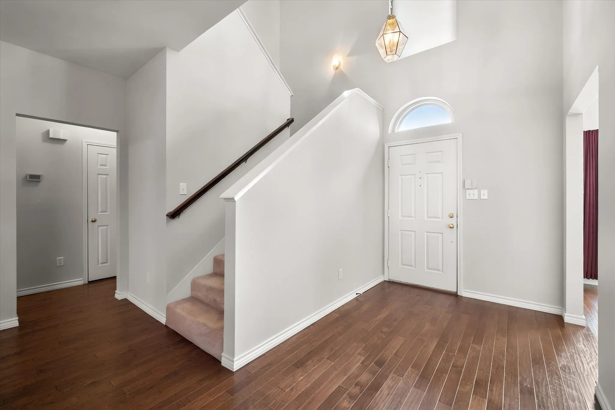 Single Family Residence For Sale in Tarrant County , 6222 St Leonard Drive, Arlington, Texas 76001, 4 Bedroom, 3 Bathroom, 2 Garage spaces, 2,513 Sqft, built in 1997, mls#21296563, Real Estate Agent in Arlington, Homes For Sale in Tarrant county, Homes For Sale in Arlington, Realtor in Arlington Texas, Real Estate Brokerage Independent Realty Texas, Luminita Cordes Realtor