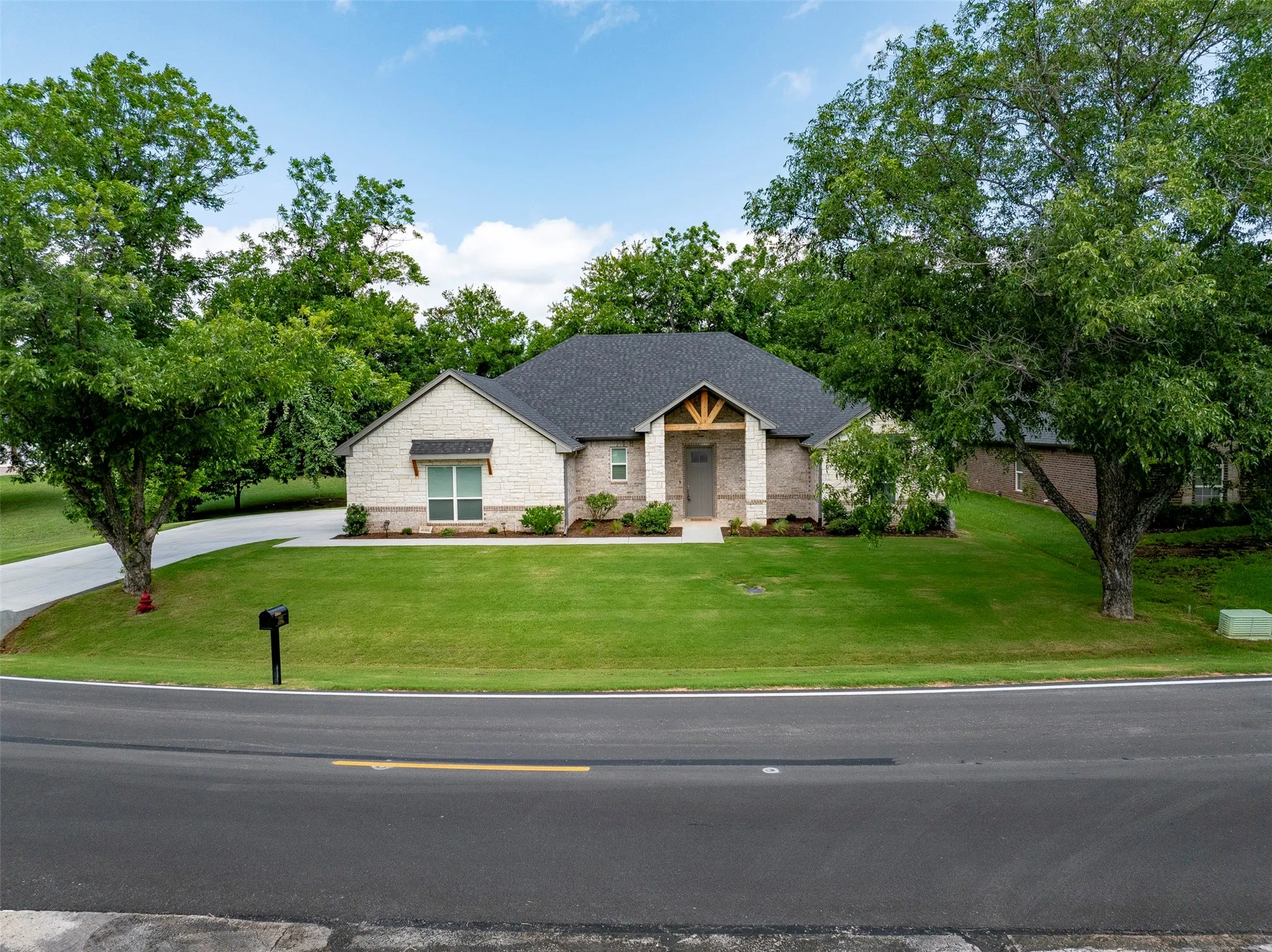 Well maintained front yard.