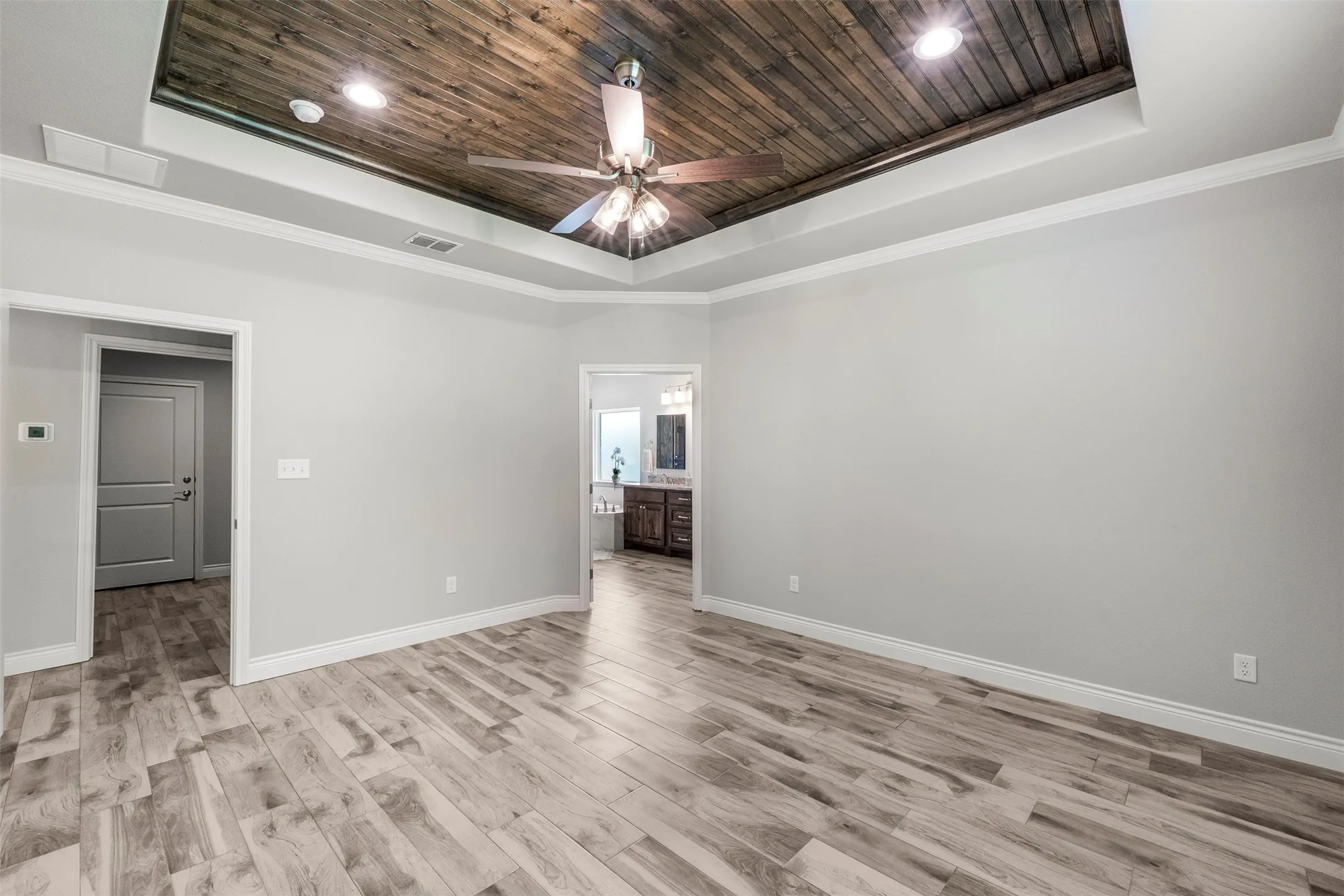 Spacious primary bedroom with upgraded finishes, ceiling fan and private ensuite bathroom.