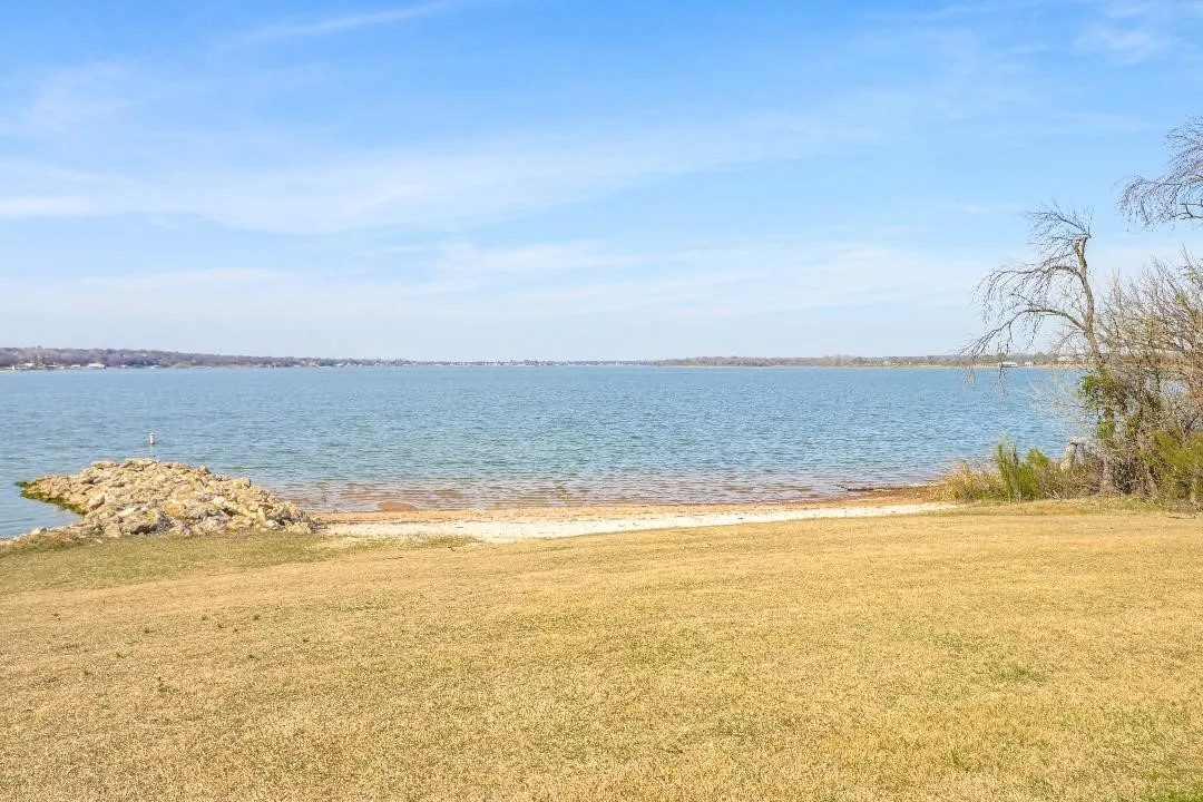 Peaceful lake views.