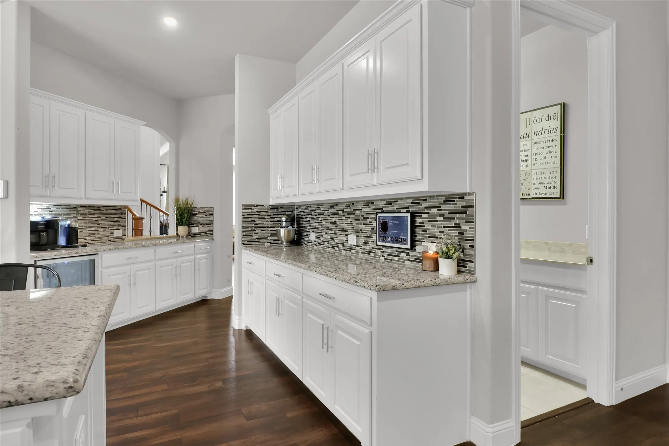 The pass thru to the dining room provides even more counter space.