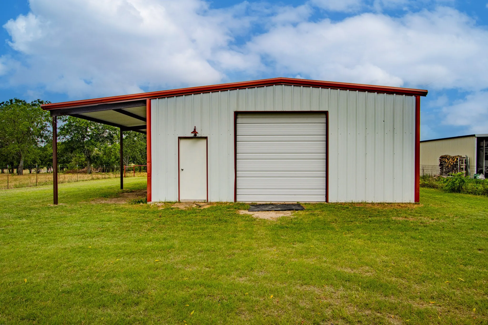 Single Family Residence For Sale in Wise County , 483 Christy Kay Lane, Rhome, Texas 76078, 3 Bedroom, 2 Bathroom, 2 Garage spaces, 2,012 Sqft, built in 1997, mls#21295993, Real Estate Agent in Rhome, Homes For Sale in Wise county, Homes For Sale in Rhome, Realtor in Rhome Texas, Real Estate Brokerage Independent Realty Texas, Luminita Cordes Realtor