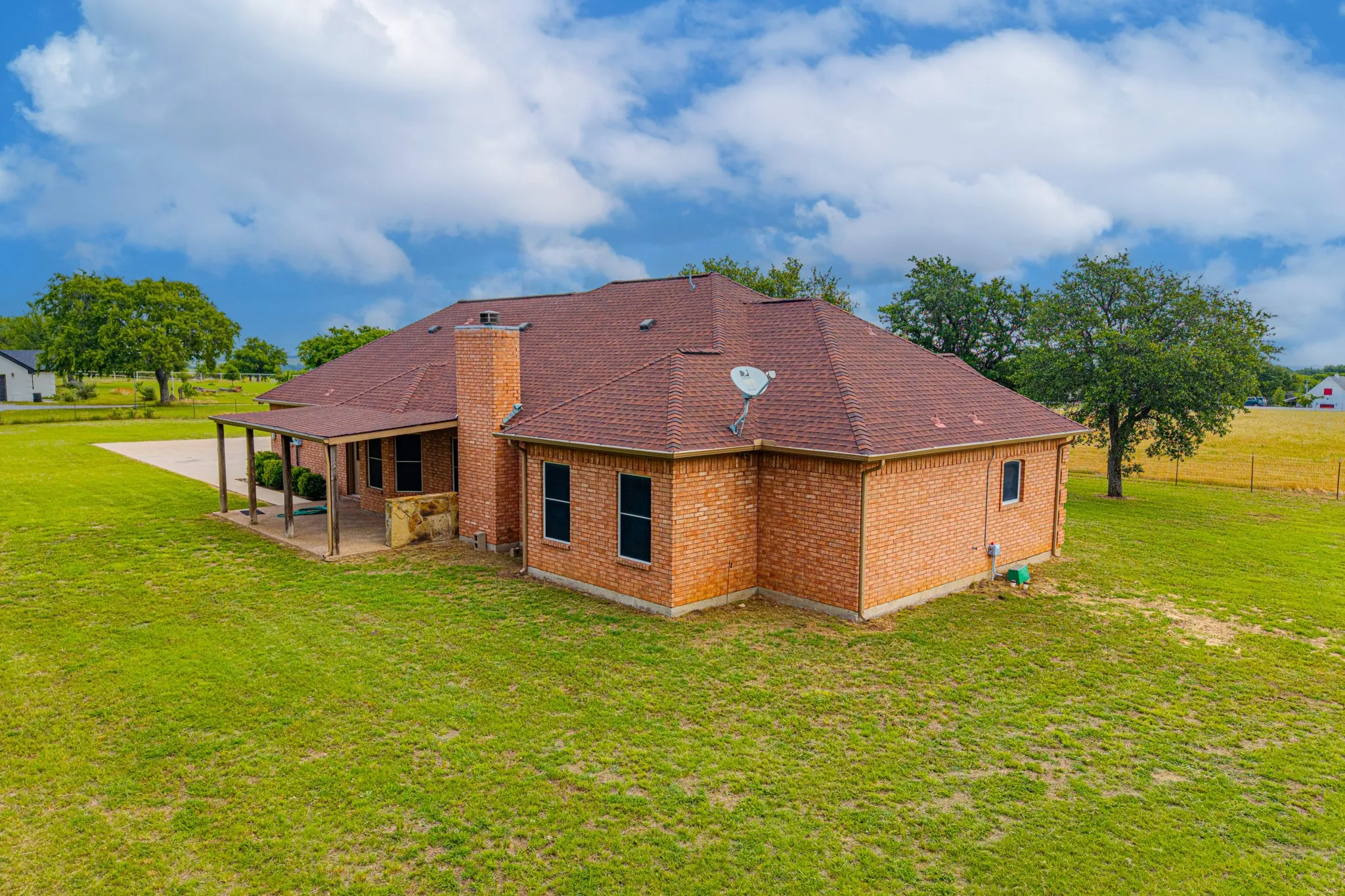 Single Family Residence For Sale in Wise County , 483 Christy Kay Lane, Rhome, Texas 76078, 3 Bedroom, 2 Bathroom, 2 Garage spaces, 2,012 Sqft, built in 1997, mls#21295993, Real Estate Agent in Rhome, Homes For Sale in Wise county, Homes For Sale in Rhome, Realtor in Rhome Texas, Real Estate Brokerage Independent Realty Texas, Luminita Cordes Realtor
