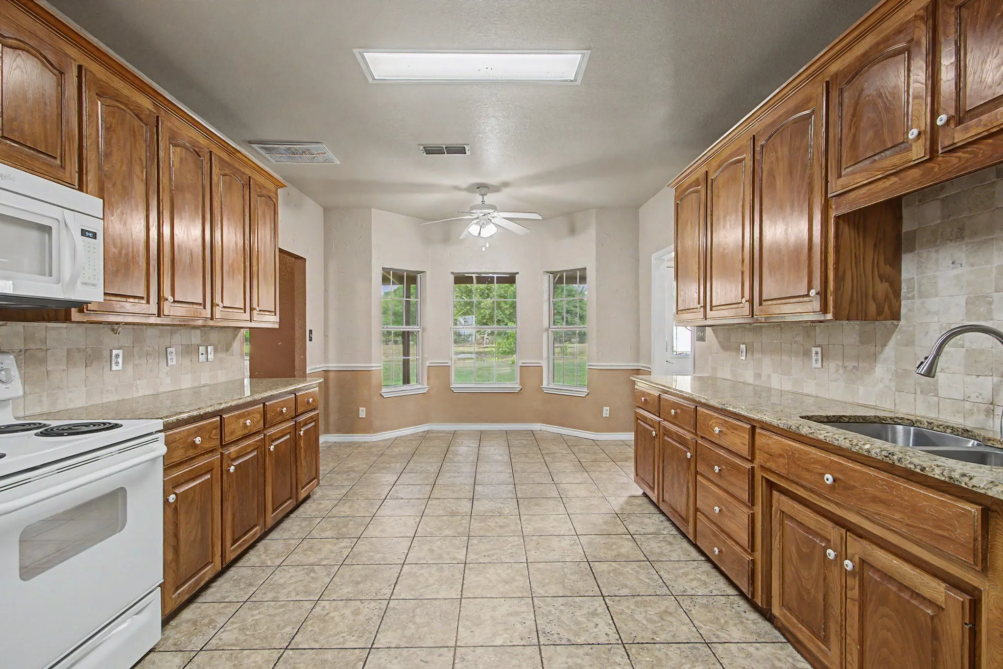 Single Family Residence For Sale in Wise County , 483 Christy Kay Lane, Rhome, Texas 76078, 3 Bedroom, 2 Bathroom, 2 Garage spaces, 2,012 Sqft, built in 1997, mls#21295993, Real Estate Agent in Rhome, Homes For Sale in Wise county, Homes For Sale in Rhome, Realtor in Rhome Texas, Real Estate Brokerage Independent Realty Texas, Luminita Cordes Realtor