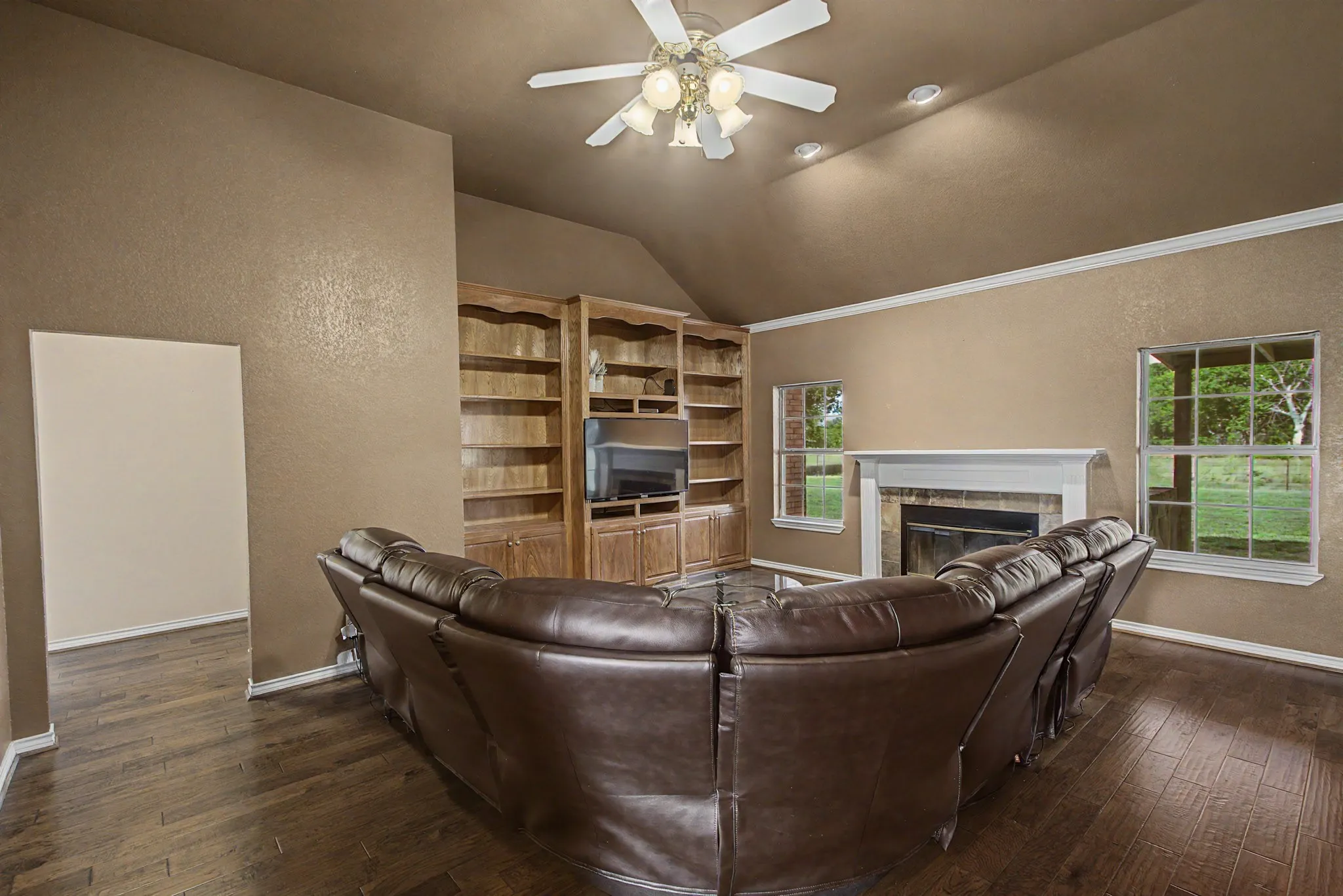 Single Family Residence For Sale in Wise County , 483 Christy Kay Lane, Rhome, Texas 76078, 3 Bedroom, 2 Bathroom, 2 Garage spaces, 2,012 Sqft, built in 1997, mls#21295993, Real Estate Agent in Rhome, Homes For Sale in Wise county, Homes For Sale in Rhome, Realtor in Rhome Texas, Real Estate Brokerage Independent Realty Texas, Luminita Cordes Realtor