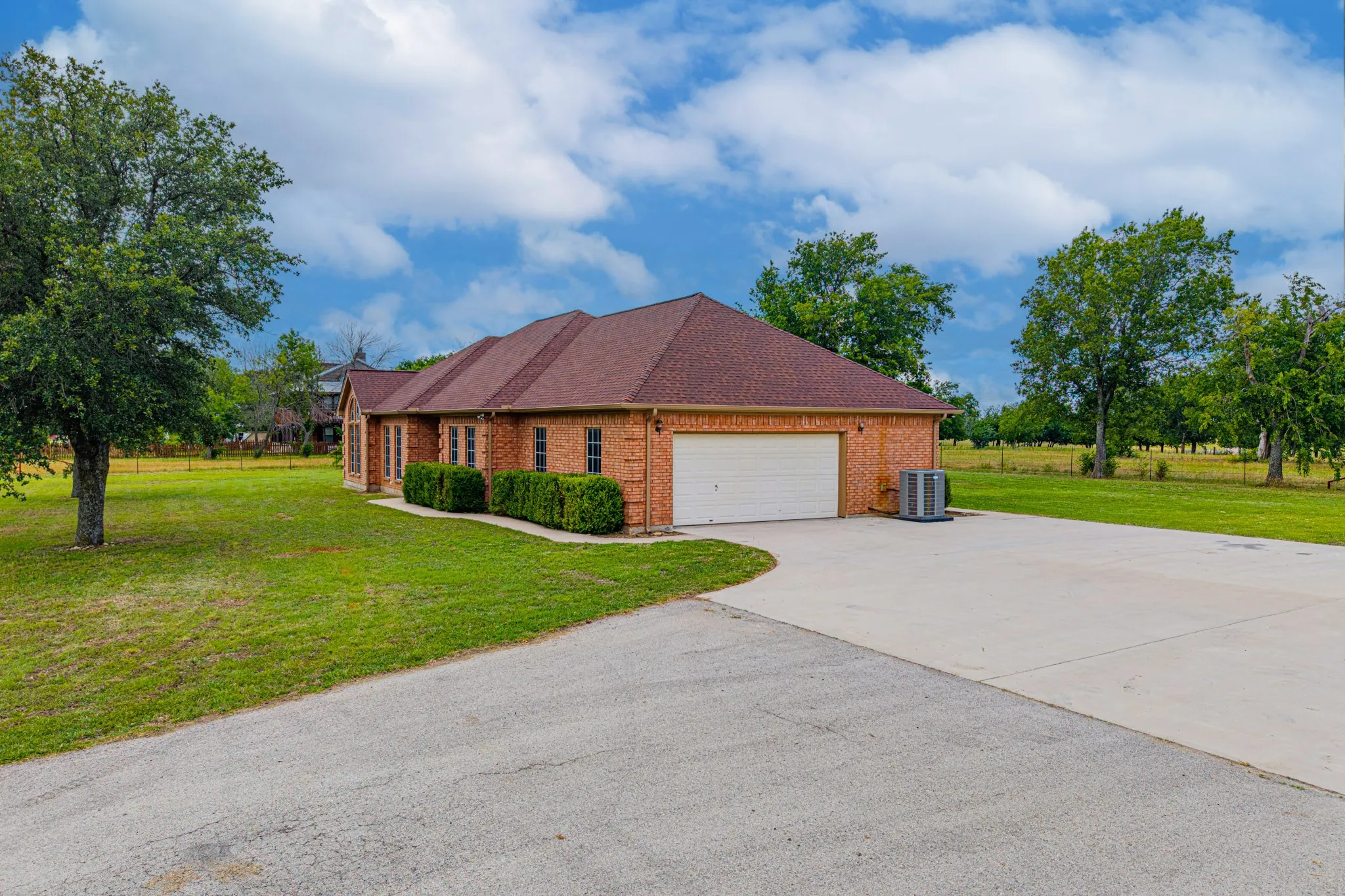 Single Family Residence For Sale in Wise County , 483 Christy Kay Lane, Rhome, Texas 76078, 3 Bedroom, 2 Bathroom, 2 Garage spaces, 2,012 Sqft, built in 1997, mls#21295993, Real Estate Agent in Rhome, Homes For Sale in Wise county, Homes For Sale in Rhome, Realtor in Rhome Texas, Real Estate Brokerage Independent Realty Texas, Luminita Cordes Realtor