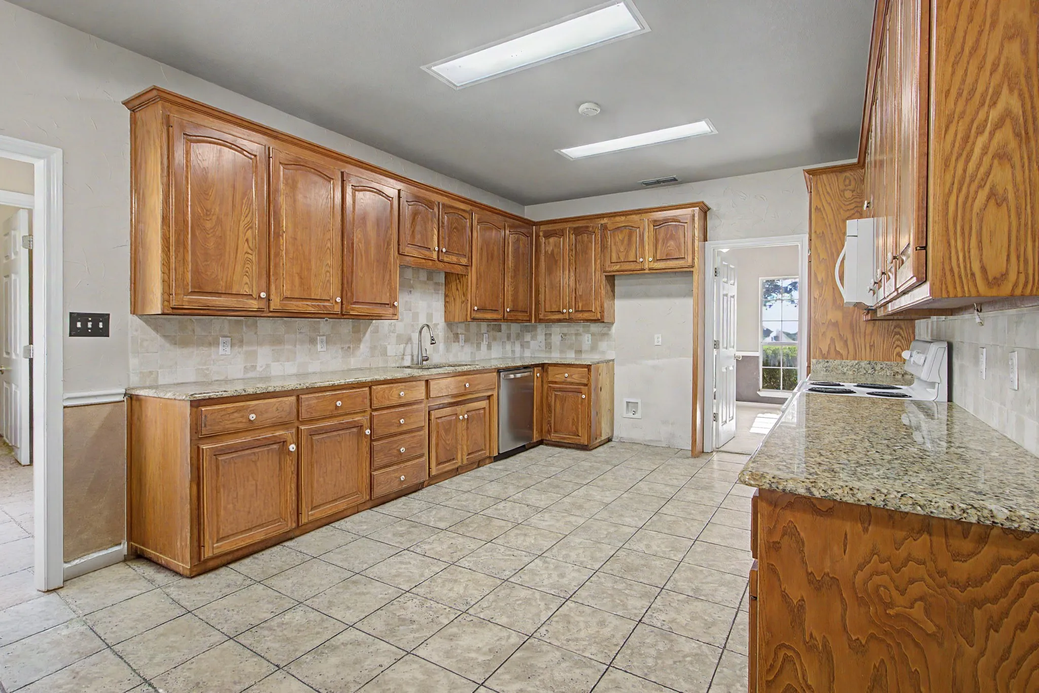 Single Family Residence For Sale in Wise County , 483 Christy Kay Lane, Rhome, Texas 76078, 3 Bedroom, 2 Bathroom, 2 Garage spaces, 2,012 Sqft, built in 1997, mls#21295993, Real Estate Agent in Rhome, Homes For Sale in Wise county, Homes For Sale in Rhome, Realtor in Rhome Texas, Real Estate Brokerage Independent Realty Texas, Luminita Cordes Realtor