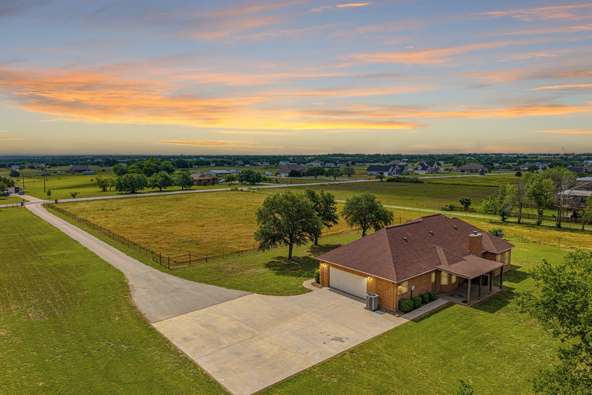 Single Family Residence For Sale in Wise County , 483 Christy Kay Lane, Rhome, Texas 76078, 3 Bedroom, 2 Bathroom, 2 Garage spaces, 2,012 Sqft, built in 1997, mls#21295993, Real Estate Agent in Rhome, Homes For Sale in Wise county, Homes For Sale in Rhome, Realtor in Rhome Texas, Real Estate Brokerage Independent Realty Texas, Luminita Cordes Realtor