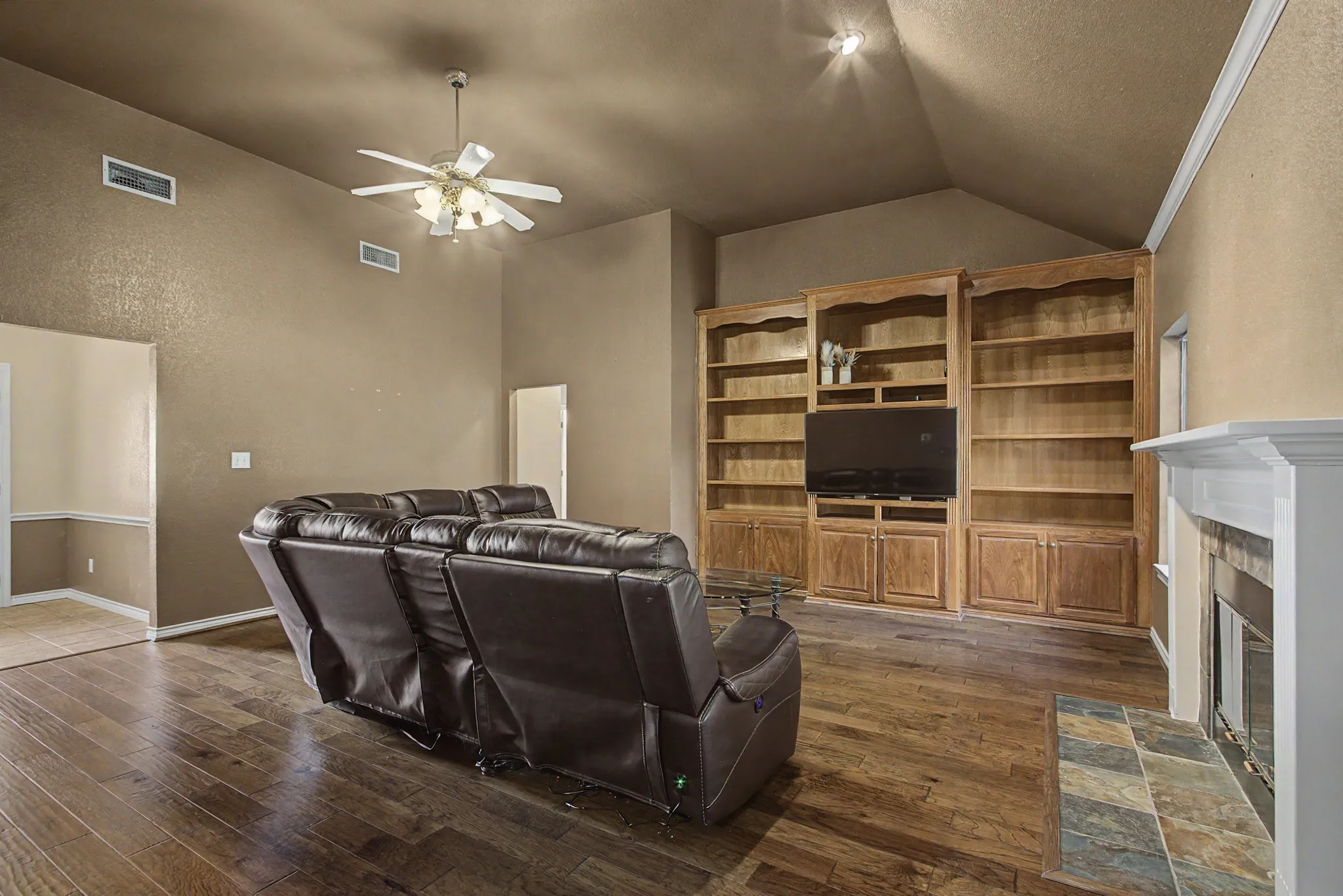 Single Family Residence For Sale in Wise County , 483 Christy Kay Lane, Rhome, Texas 76078, 3 Bedroom, 2 Bathroom, 2 Garage spaces, 2,012 Sqft, built in 1997, mls#21295993, Real Estate Agent in Rhome, Homes For Sale in Wise county, Homes For Sale in Rhome, Realtor in Rhome Texas, Real Estate Brokerage Independent Realty Texas, Luminita Cordes Realtor