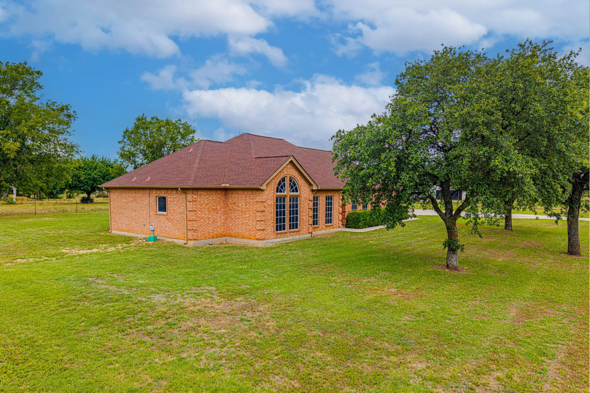Single Family Residence For Sale in Wise County , 483 Christy Kay Lane, Rhome, Texas 76078, 3 Bedroom, 2 Bathroom, 2 Garage spaces, 2,012 Sqft, built in 1997, mls#21295993, Real Estate Agent in Rhome, Homes For Sale in Wise county, Homes For Sale in Rhome, Realtor in Rhome Texas, Real Estate Brokerage Independent Realty Texas, Luminita Cordes Realtor