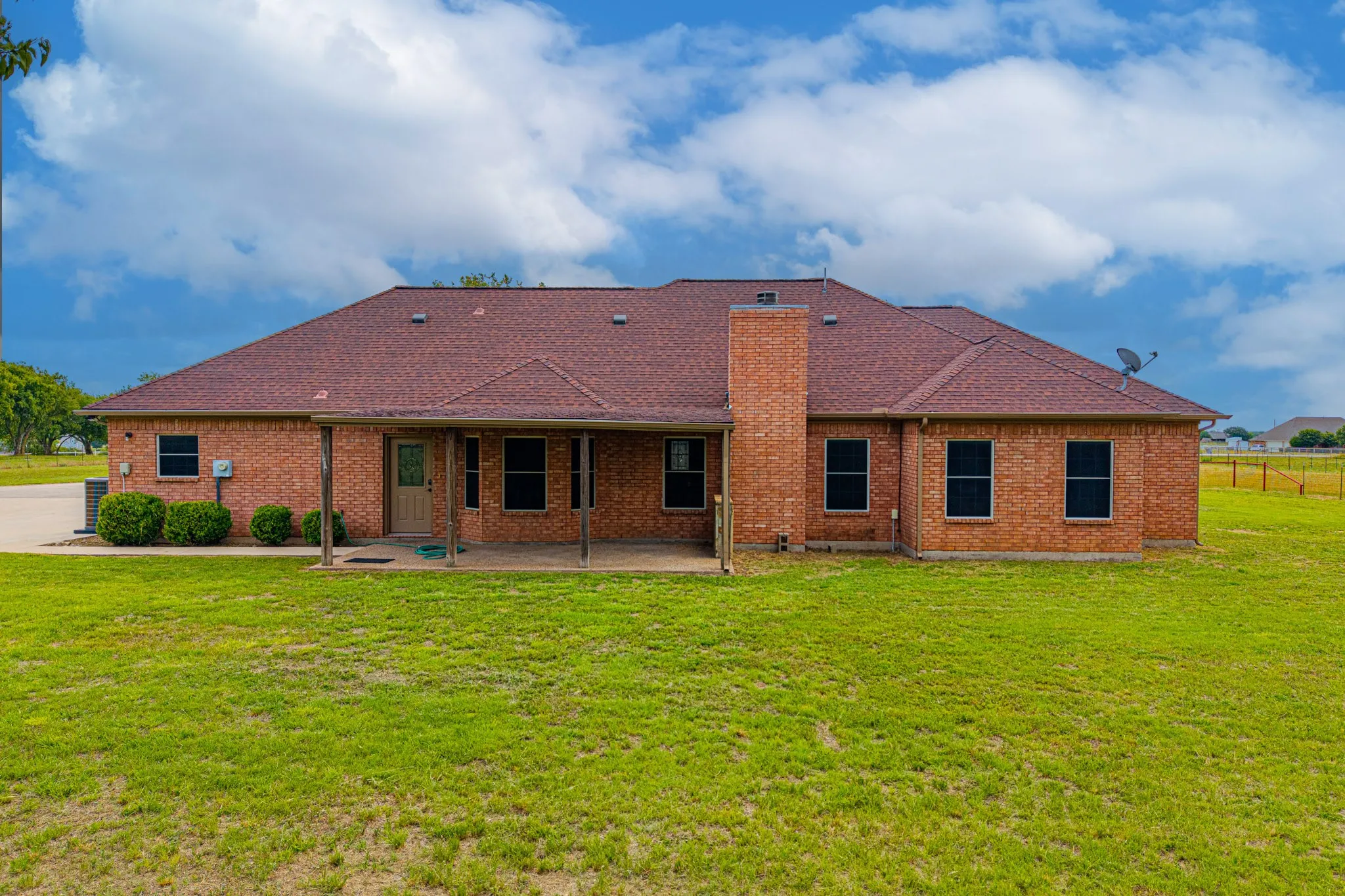 Single Family Residence For Sale in Wise County , 483 Christy Kay Lane, Rhome, Texas 76078, 3 Bedroom, 2 Bathroom, 2 Garage spaces, 2,012 Sqft, built in 1997, mls#21295993, Real Estate Agent in Rhome, Homes For Sale in Wise county, Homes For Sale in Rhome, Realtor in Rhome Texas, Real Estate Brokerage Independent Realty Texas, Luminita Cordes Realtor