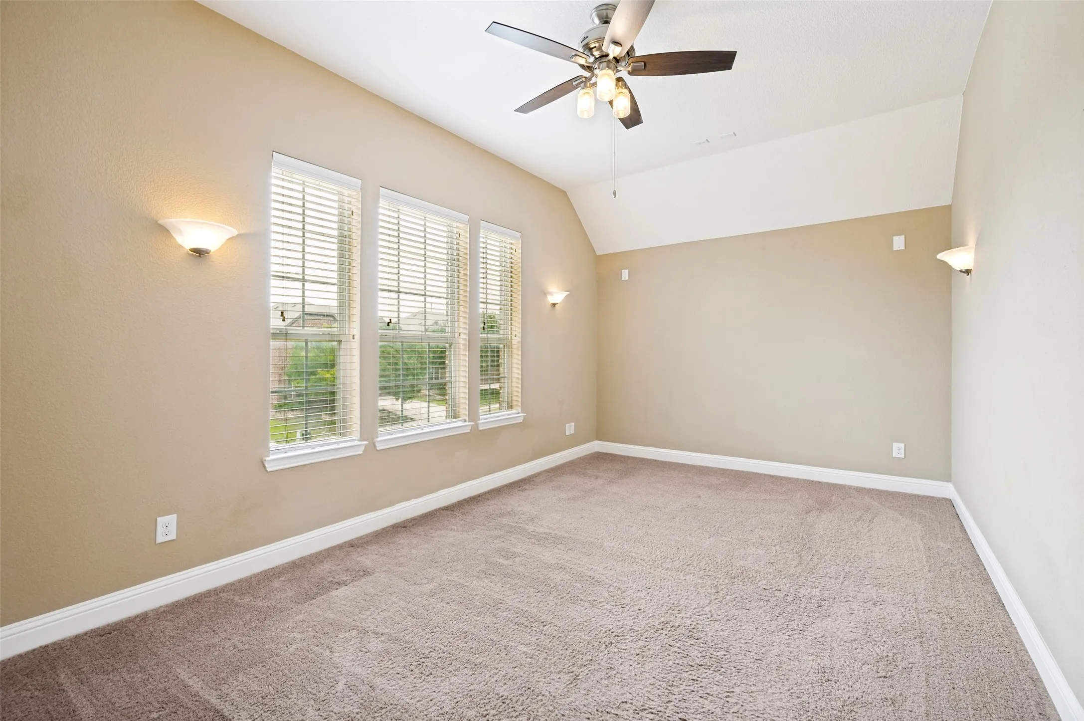 Single Family Residence For Rent in Denton County , 2449 Kingsgate Drive, Little Elm, Texas 75068, 4 Bedrooms, 4 Bathrooms, 2 Garage spaces, 3,005 Sqft, built in 2015, Price $3,200, mls#21297230, Real Estate Agent in Little Elm, Homes For Rent in Denton county, Homes For Rent in Little Elm, Realtor in Little Elm Texas, Real Estate Brokerage Independent Realty Texas, Luminita Cordes Realtor