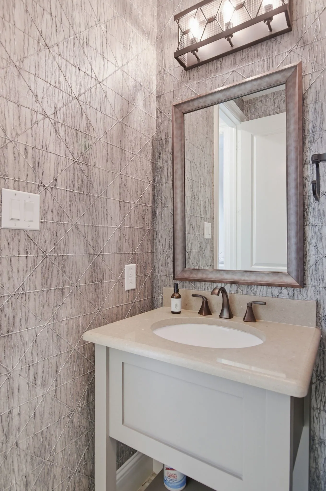 Single Family Residence For Sale in Denton County , 4150 Fallbrook Drive, Frisco, Texas 75033, 4 Bedroom, 4 Bathroom, 3 Garage spaces, 4,227 Sqft, built in 2015, mls#21291379, Real Estate Agent in Frisco, Homes For Sale in Denton county, Homes For Sale in Frisco, Realtor in Frisco Texas, Real Estate Brokerage Independent Realty Texas, Luminita Cordes Realtor