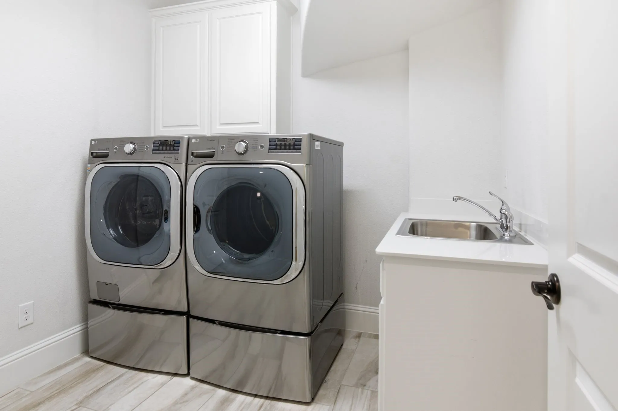 Single Family Residence For Sale in Denton County , 4150 Fallbrook Drive, Frisco, Texas 75033, 4 Bedroom, 4 Bathroom, 3 Garage spaces, 4,227 Sqft, built in 2015, mls#21291379, Real Estate Agent in Frisco, Homes For Sale in Denton county, Homes For Sale in Frisco, Realtor in Frisco Texas, Real Estate Brokerage Independent Realty Texas, Luminita Cordes Realtor