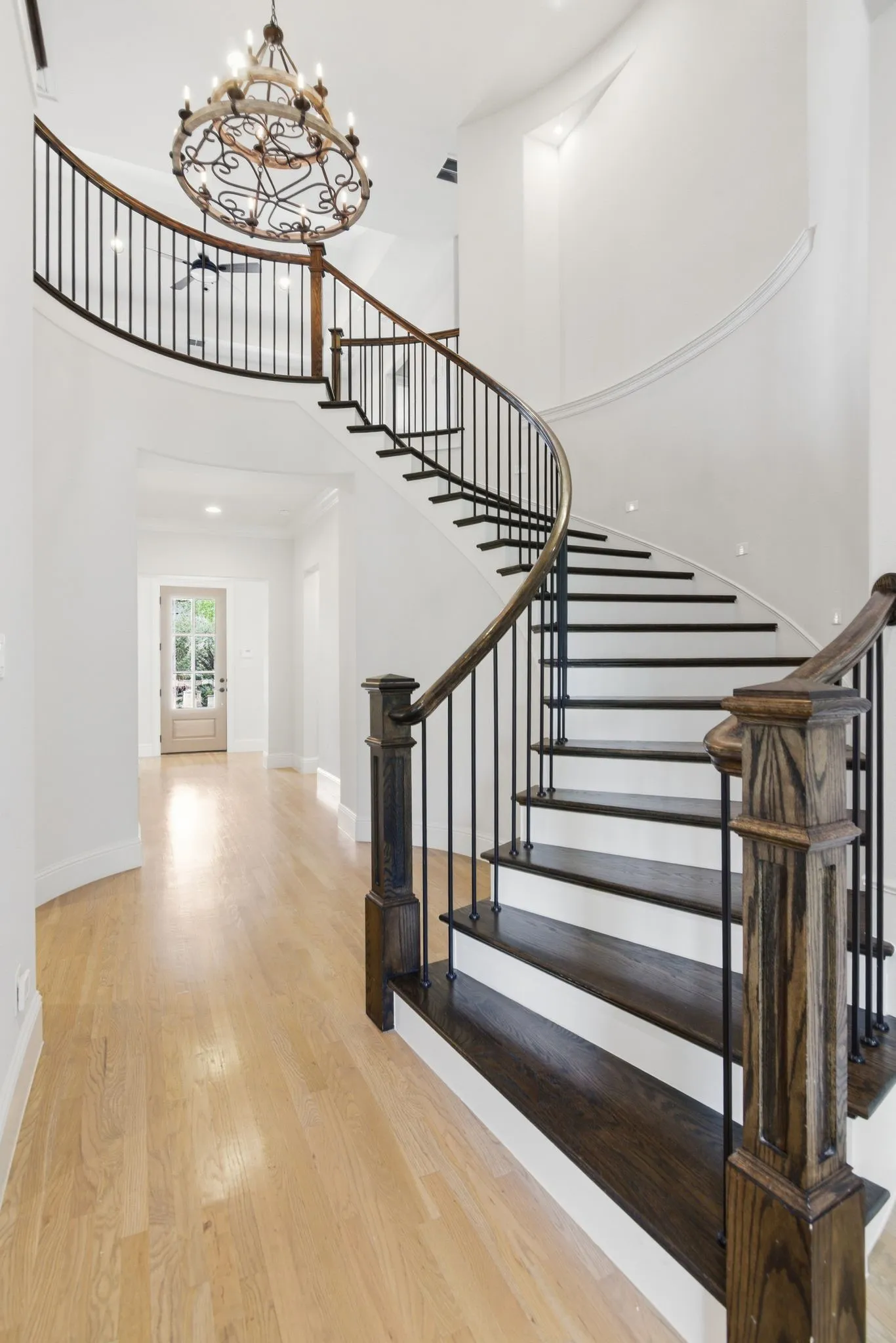 Single Family Residence For Sale in Denton County , 4150 Fallbrook Drive, Frisco, Texas 75033, 4 Bedroom, 4 Bathroom, 3 Garage spaces, 4,227 Sqft, built in 2015, mls#21291379, Real Estate Agent in Frisco, Homes For Sale in Denton county, Homes For Sale in Frisco, Realtor in Frisco Texas, Real Estate Brokerage Independent Realty Texas, Luminita Cordes Realtor