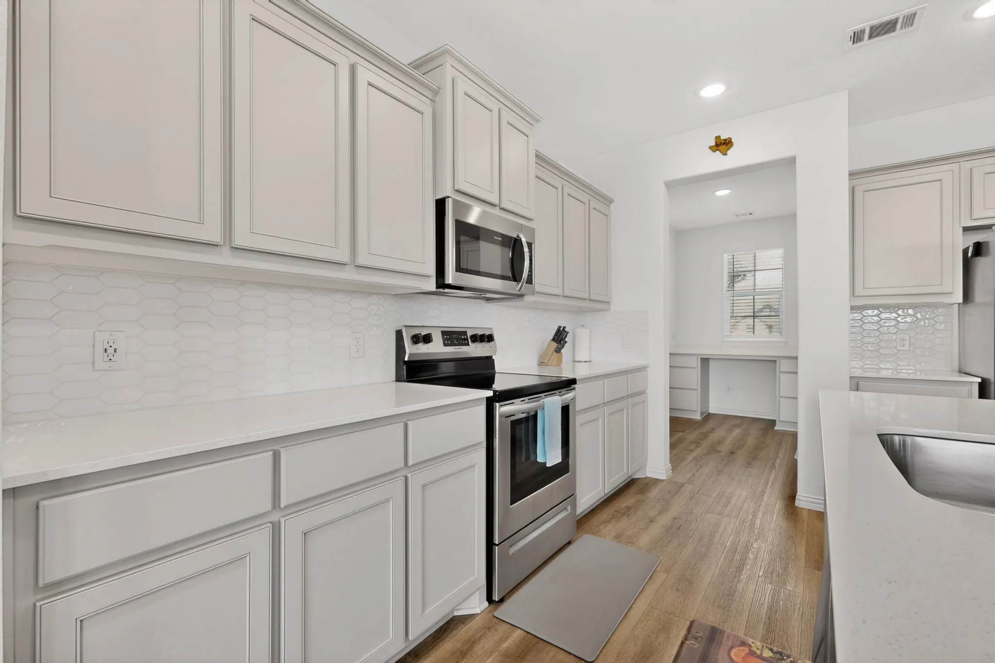 Single Family Residence For Sale in Kaufman County , 2721 Burr Oak Road, Oak Ridge, Texas 75161, 3 Bedroom, 2 Bathroom, 5 Garage spaces, 2,034 Sqft, built in 2022, mls#21297272, Real Estate Agent in Oak Ridge, Homes For Sale in Kaufman county, Homes For Sale in Oak Ridge, Realtor in Oak Ridge Texas, Real Estate Brokerage Independent Realty Texas, Luminita Cordes Realtor
