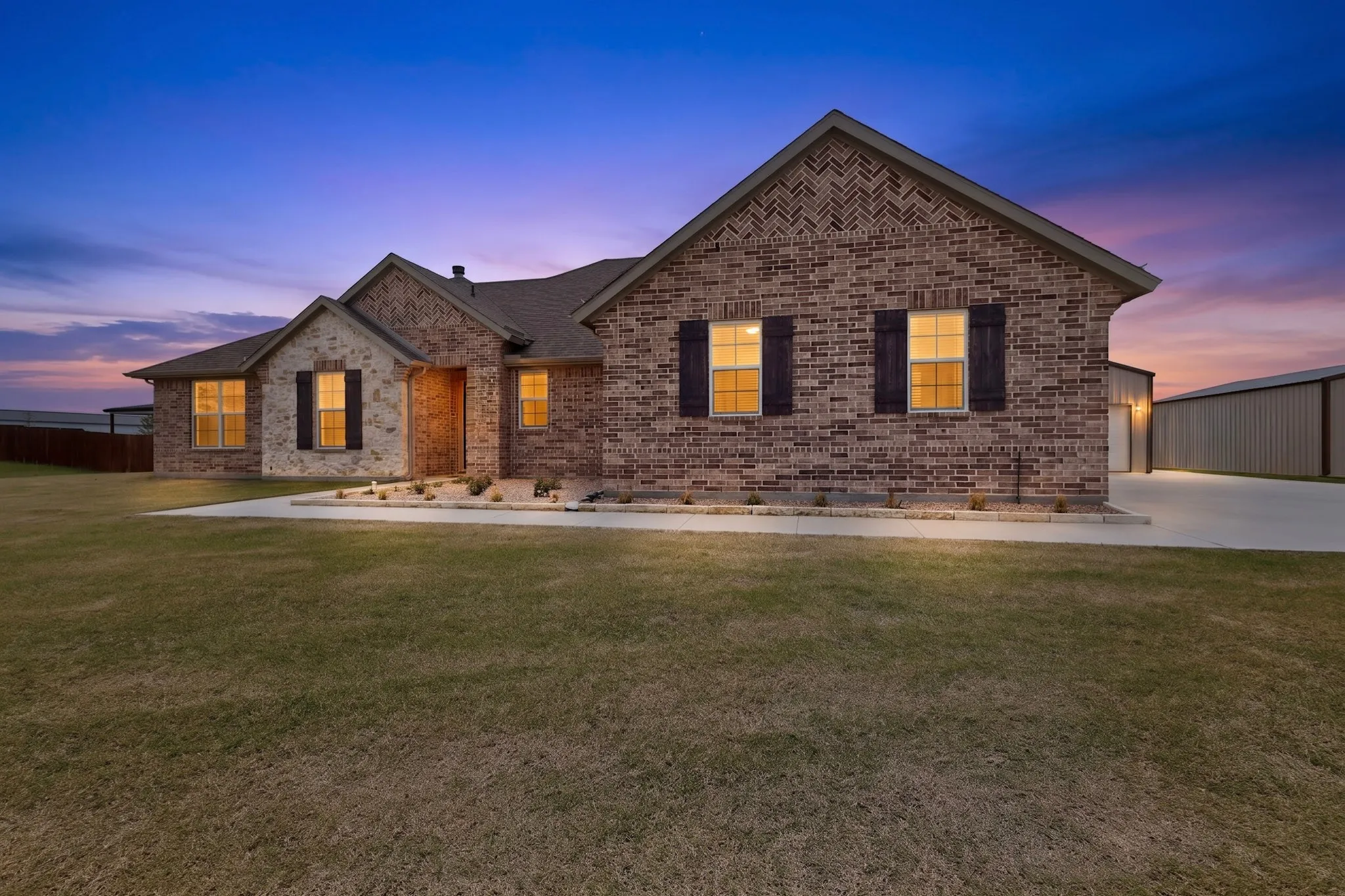 Single Family Residence For Sale in Kaufman County , 2721 Burr Oak Road, Oak Ridge, Texas 75161, 3 Bedroom, 2 Bathroom, 5 Garage spaces, 2,034 Sqft, built in 2022, mls#21297272, Real Estate Agent in Oak Ridge, Homes For Sale in Kaufman county, Homes For Sale in Oak Ridge, Realtor in Oak Ridge Texas, Real Estate Brokerage Independent Realty Texas, Luminita Cordes Realtor