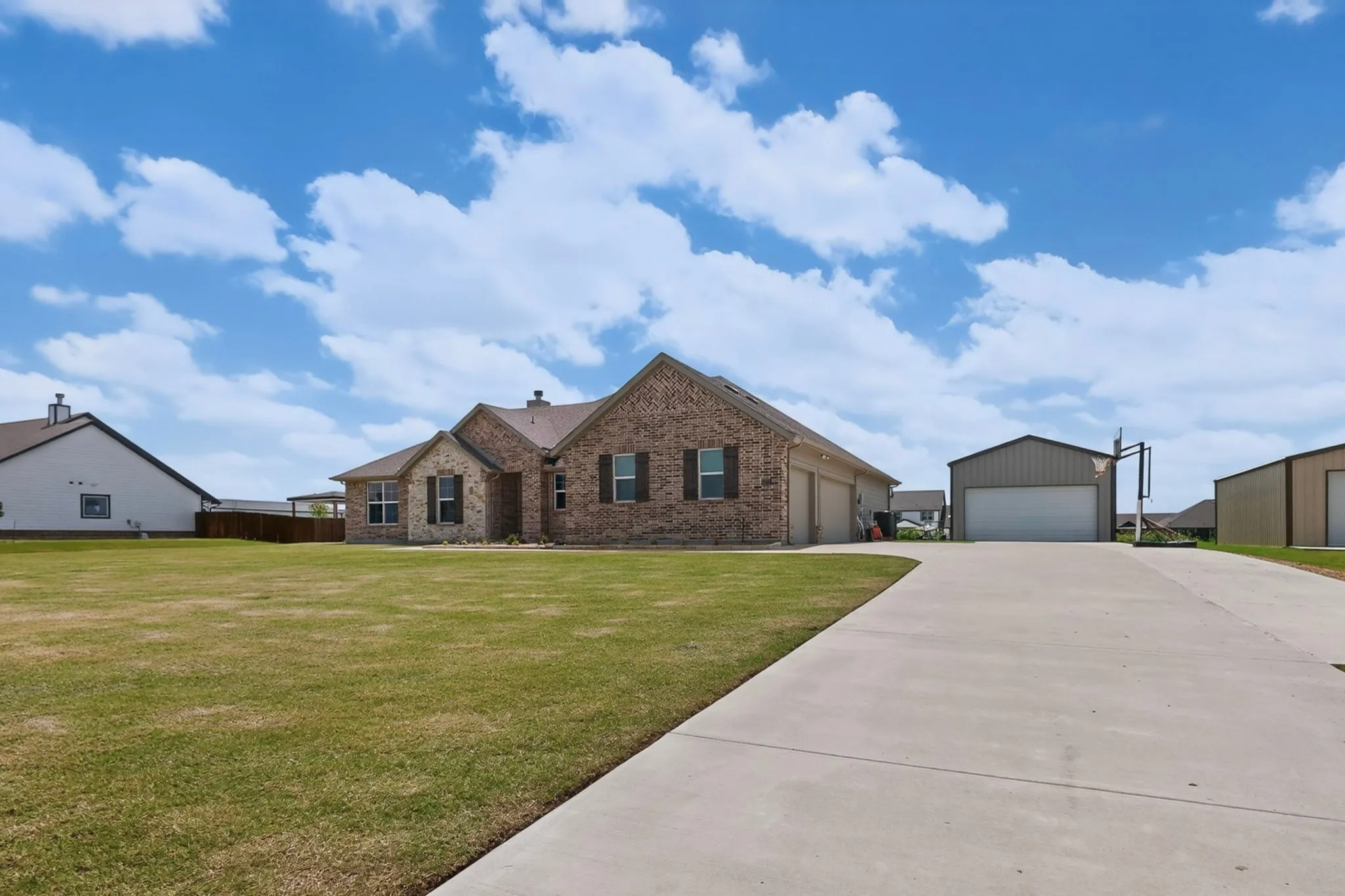 Single Family Residence For Sale in Kaufman County , 2721 Burr Oak Road, Oak Ridge, Texas 75161, 3 Bedroom, 2 Bathroom, 5 Garage spaces, 2,034 Sqft, built in 2022, mls#21297272, Real Estate Agent in Oak Ridge, Homes For Sale in Kaufman county, Homes For Sale in Oak Ridge, Realtor in Oak Ridge Texas, Real Estate Brokerage Independent Realty Texas, Luminita Cordes Realtor